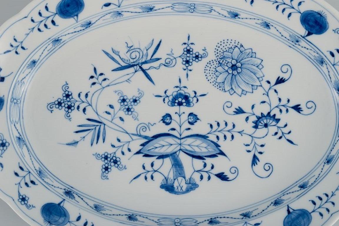Meissen, Plato ovalado con cebolla azul en porcelana, hacia 1900 Alemán en venta