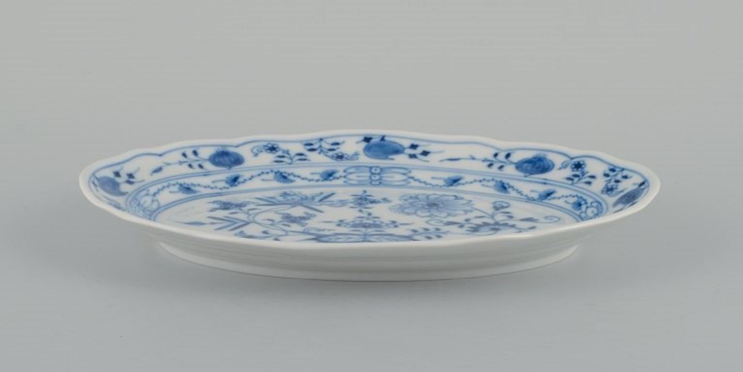 Meissen, blue onion oval dish in porcelain.
Approximate 1900.
Fourth factory quality.
Perfect condition.
Marked.
Dimensions: L 22.5 x D 16.0 x H 3.0 cm.