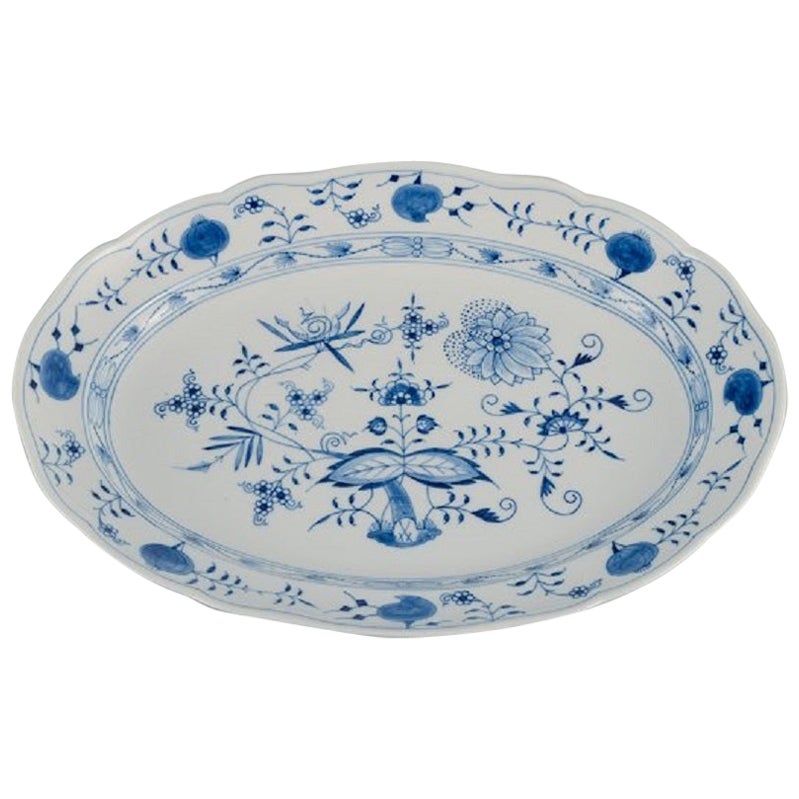 Meissen, Blaue Zwiebel ovale Schale in Porzellan. Ca. 1900.