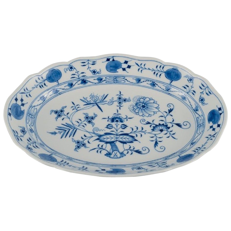 Meissen, Blaue Zwiebel ovale Schale in Porzellan. Ca. 1900.