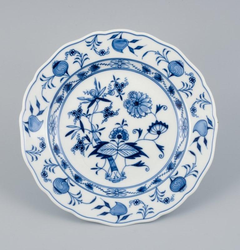 Meissen, Blue Onion pattern, a set of four hand-painted dinner plates.
Early 20th century.
Marked.
In excellent condition.
Third factory quality.
Dimensions: D approx. 24.5 x H 3.5 cm.
Dimensions may vary slightly.









