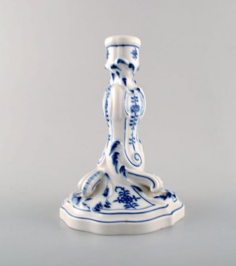 Meissener Kerzenständer mit blauem Zwiebelmuster, 20 Jahrhundert.
In perfektem Zustand.
1. Fabrikqualität.
Maße: 16.5 cm X 12 cm.
Gestempelt.
