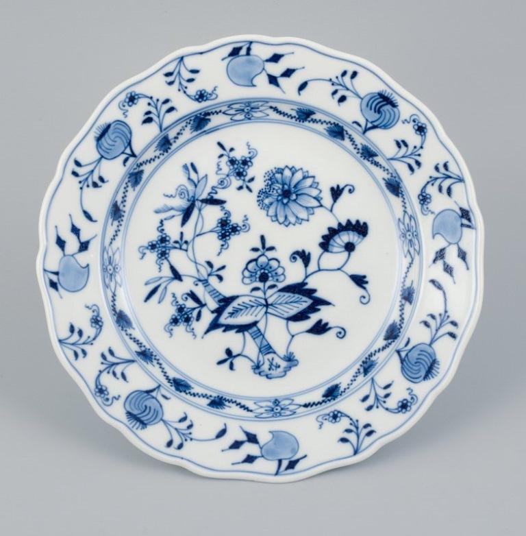 Peint à la main Meissen, motif oignon bleu, ensemble de quatre assiettes à dîner peintes à la main
