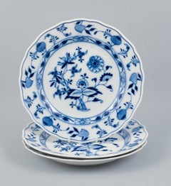 Meissen, Blue Onion Pattern, Set of Three Hand Painted Dinner Plates
