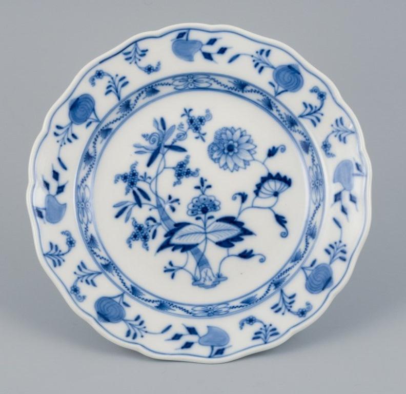 German Meissen, Blue Onion Pattern, Set of Three Hand Painted Dinner Plates For Sale