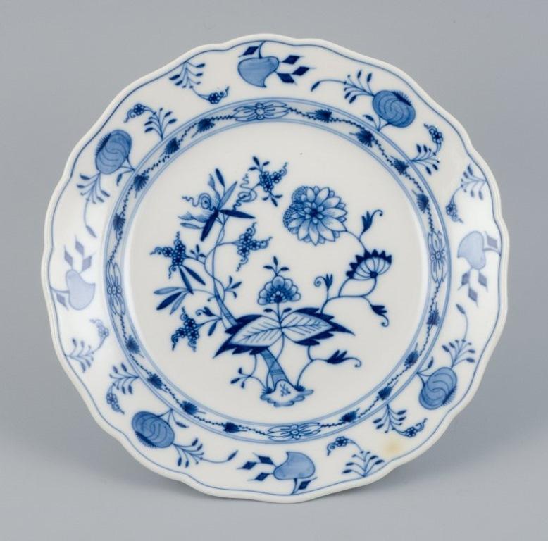 Hand-Painted Meissen, Blue Onion Pattern, Set of Three Hand Painted Dinner Plates For Sale