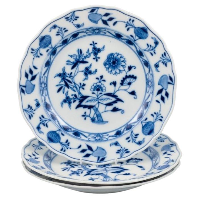 Meissen, Blue Onion Pattern, Set of Three Hand Painted Dinner Plates For Sale
