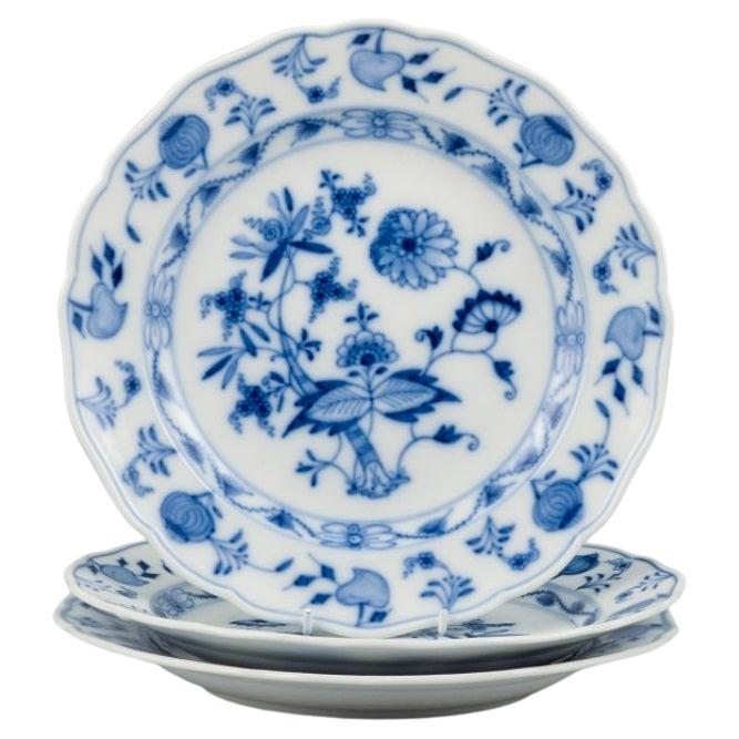 Meissen, Blue Onion Pattern, Set of Three Hand Painted Dinner Plates For Sale