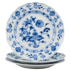 Meissen, motif oignon bleu, ensemble de trois assiettes à dîner peintes à la main