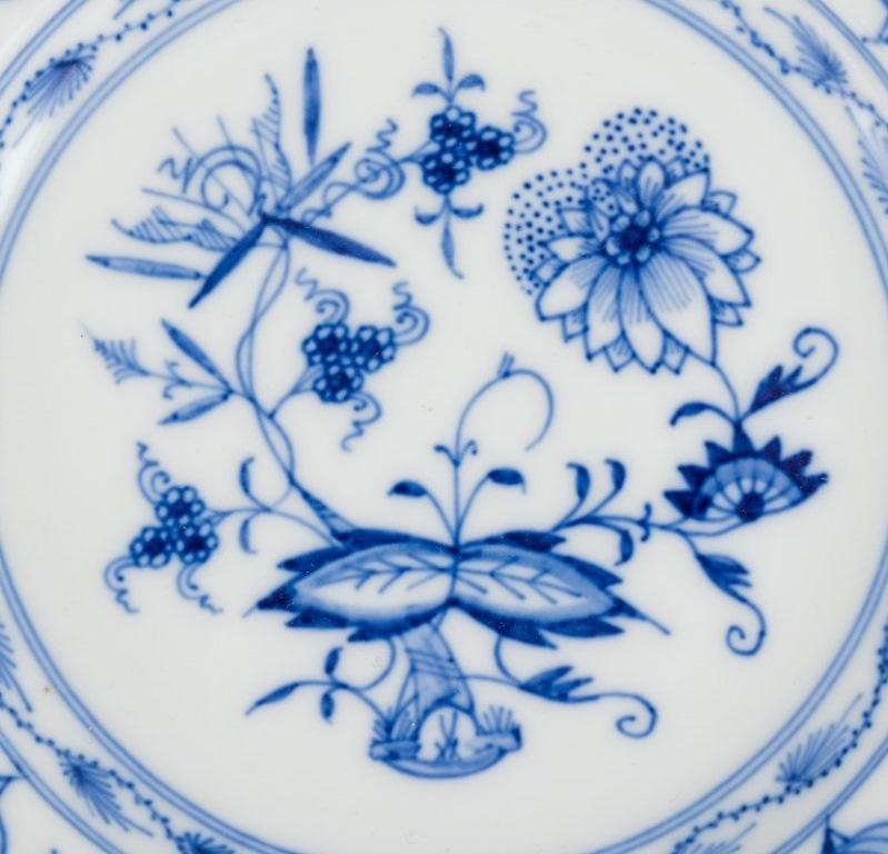 Motivo de cebolla azul de Meissen. Tres láminas. Pintado a mano con motivos florales azules. Alemán en venta