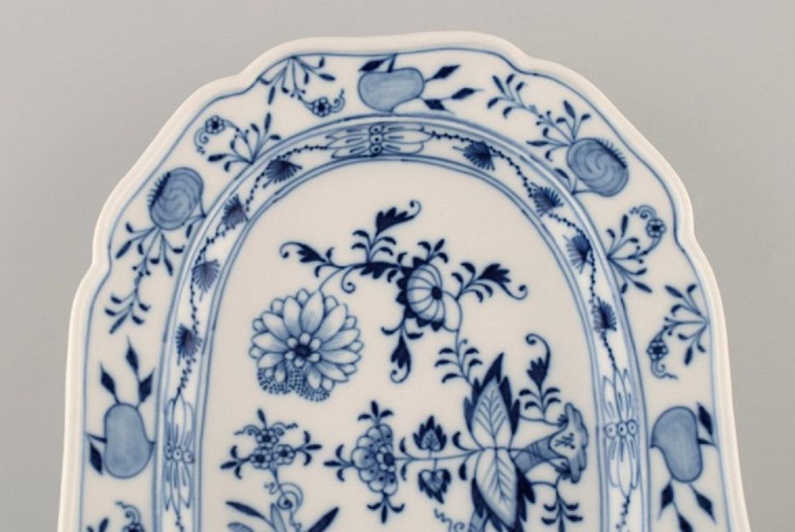 German Meissen Blue Onion serving dish in hand-painted porcelain. Approx. 1900.