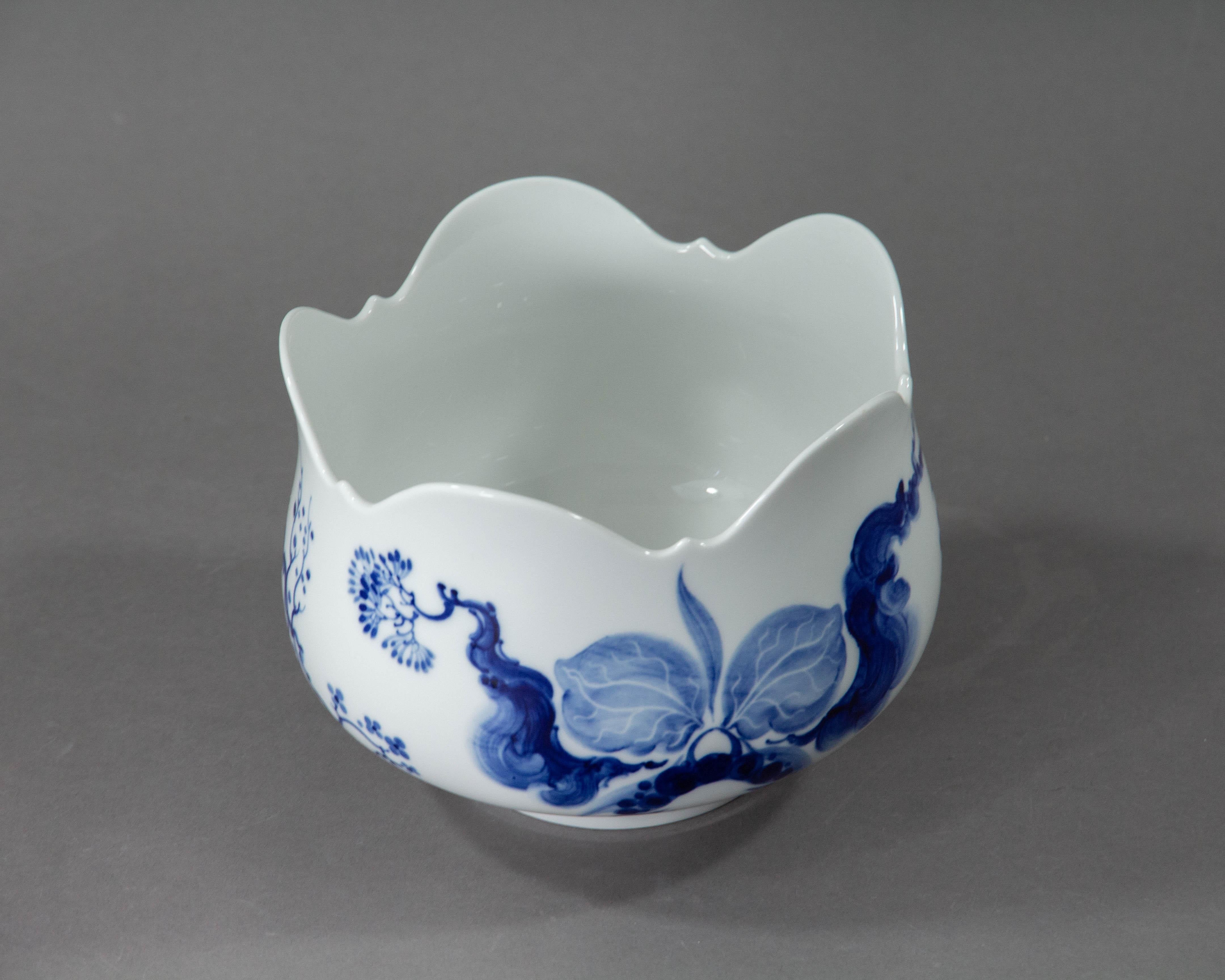 A stunning and rare serving bowl made by Meissen made in the second half of the 20th century.

The bowl features Meissen's rare and very sought after 'Blue Orchid' Pattern. The pattern is considered one of the most iconic recent additions to