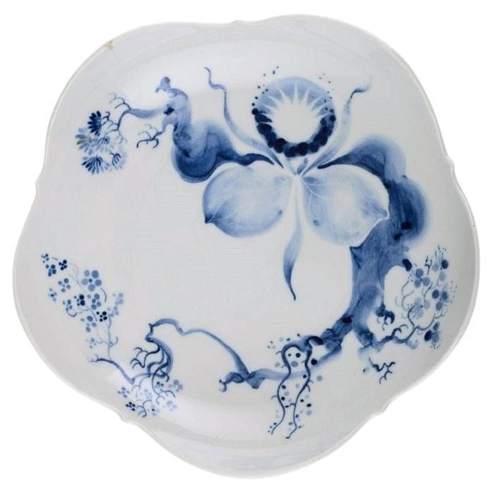Schale aus handbemalter Meissener Porzellan mit Kirschbaumzweigen, dekoriert im Angebot