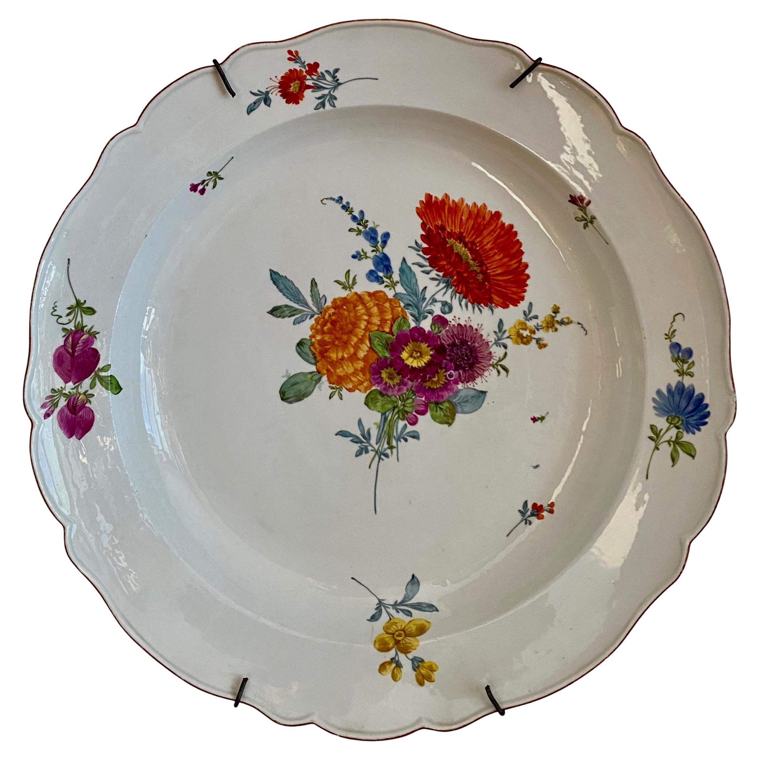 Assiette de présentation Meissen décorée d'un bouleau de fleurs, période Marcolini vers 1800