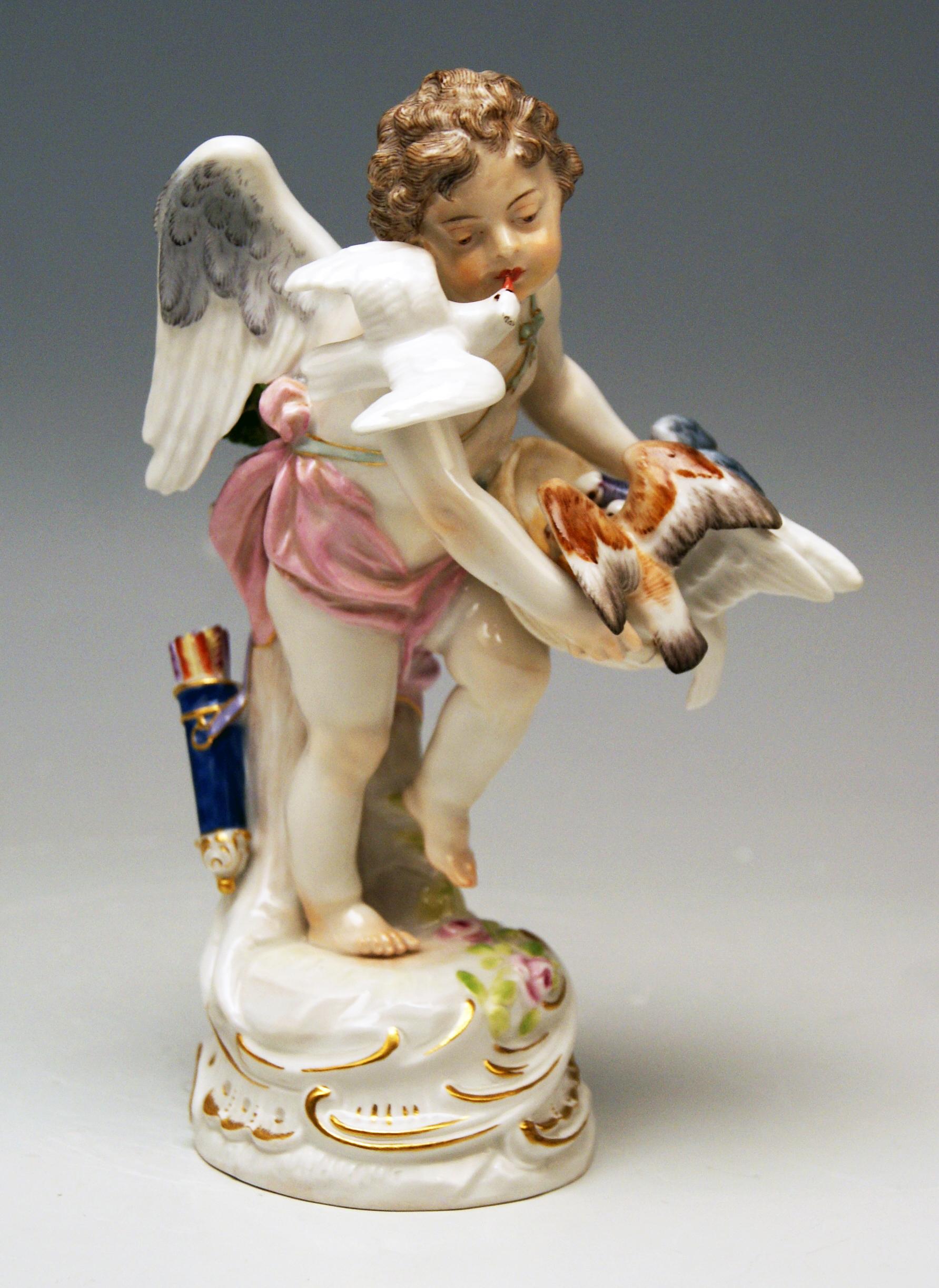 Meissen Cherub Feeding Pigeons Model R 122 by Paul Helmig Made, circa 1900 In Good Condition In Vienna, AT