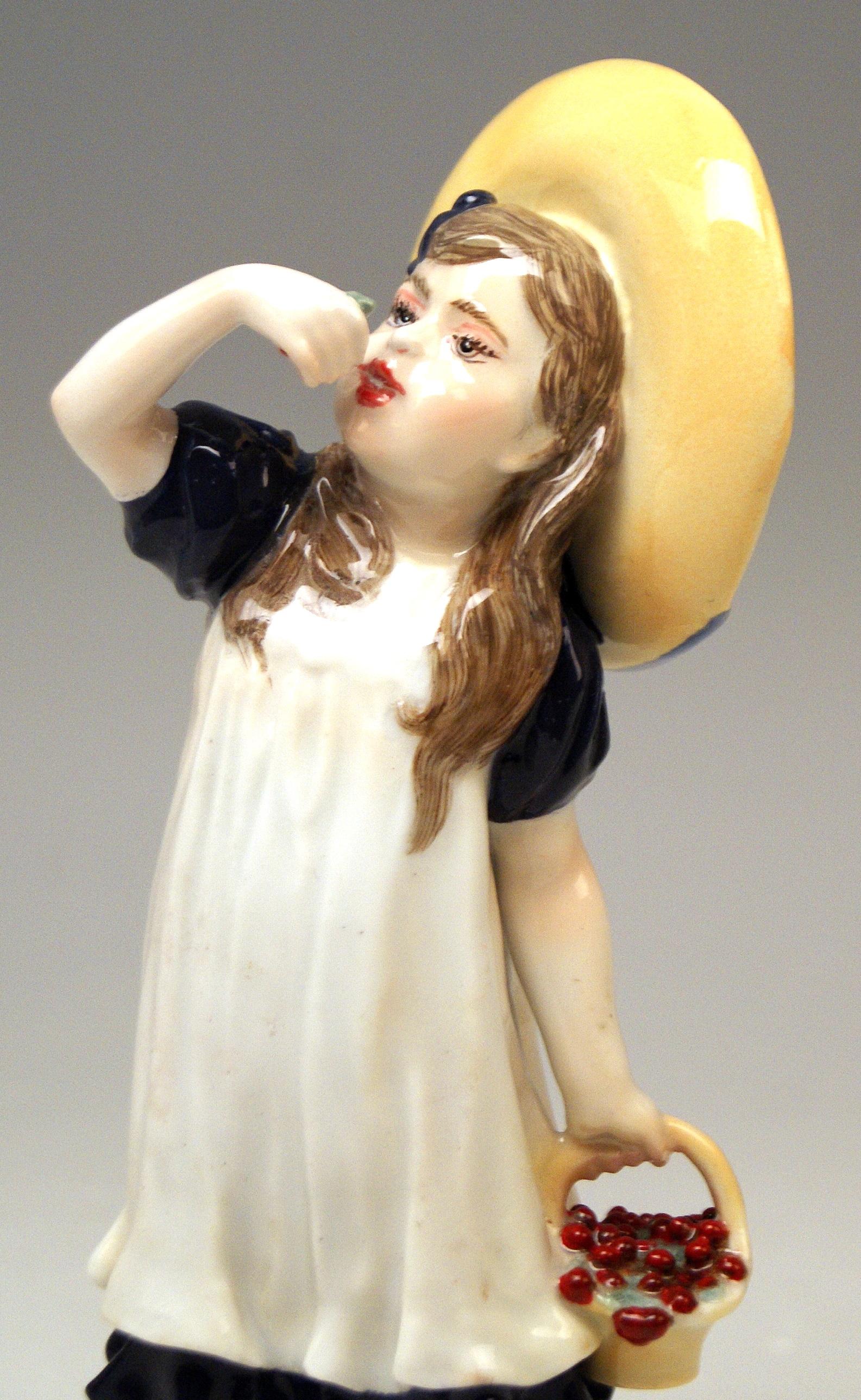 Early 20th Century Meissen Child Girl Wearing Hat Eats Cherries Model Y 122, Paul Helmig, 1907-1910