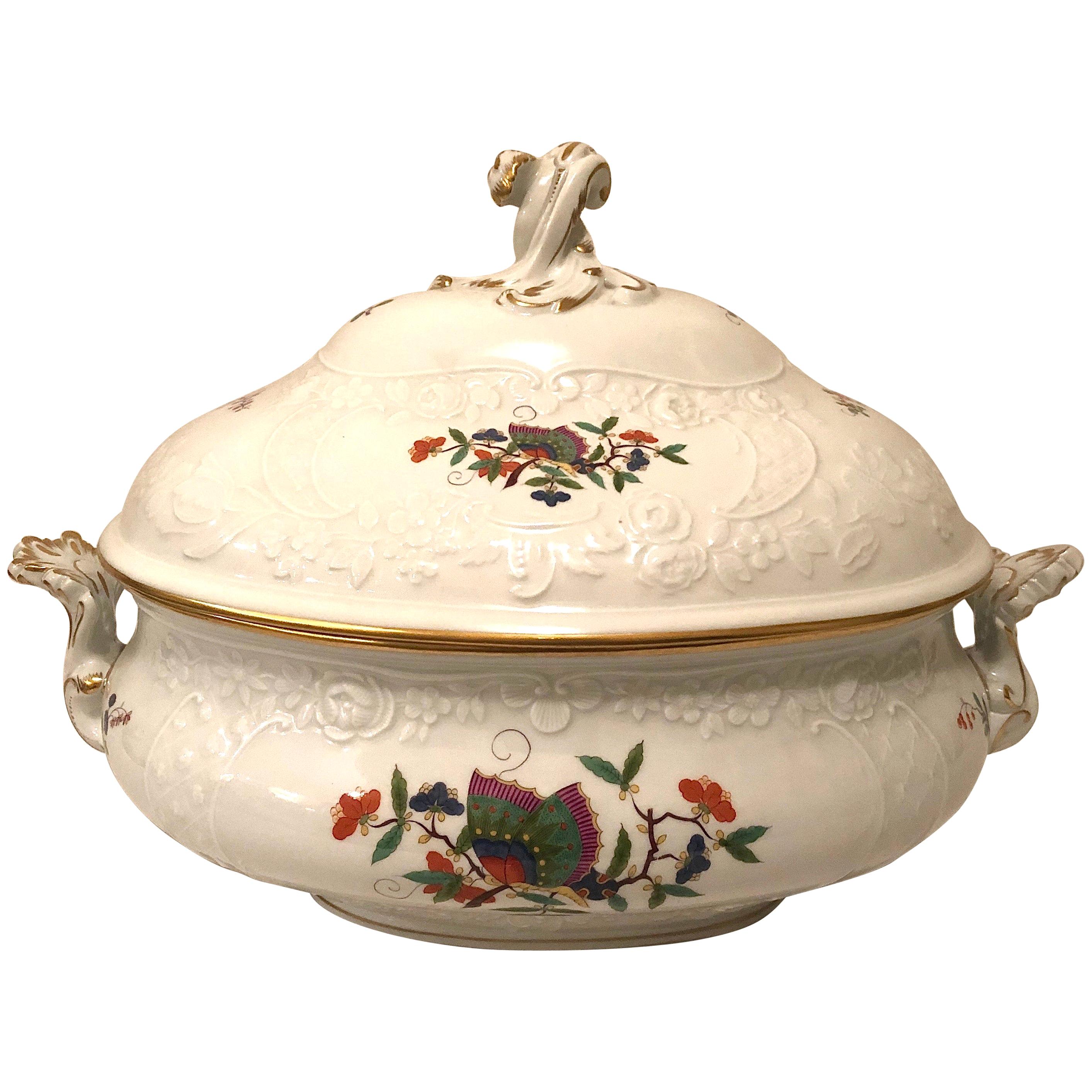 Meissen Chinese Butterfly Large Soup Tureen in der Schmetterling Muster im Angebot
