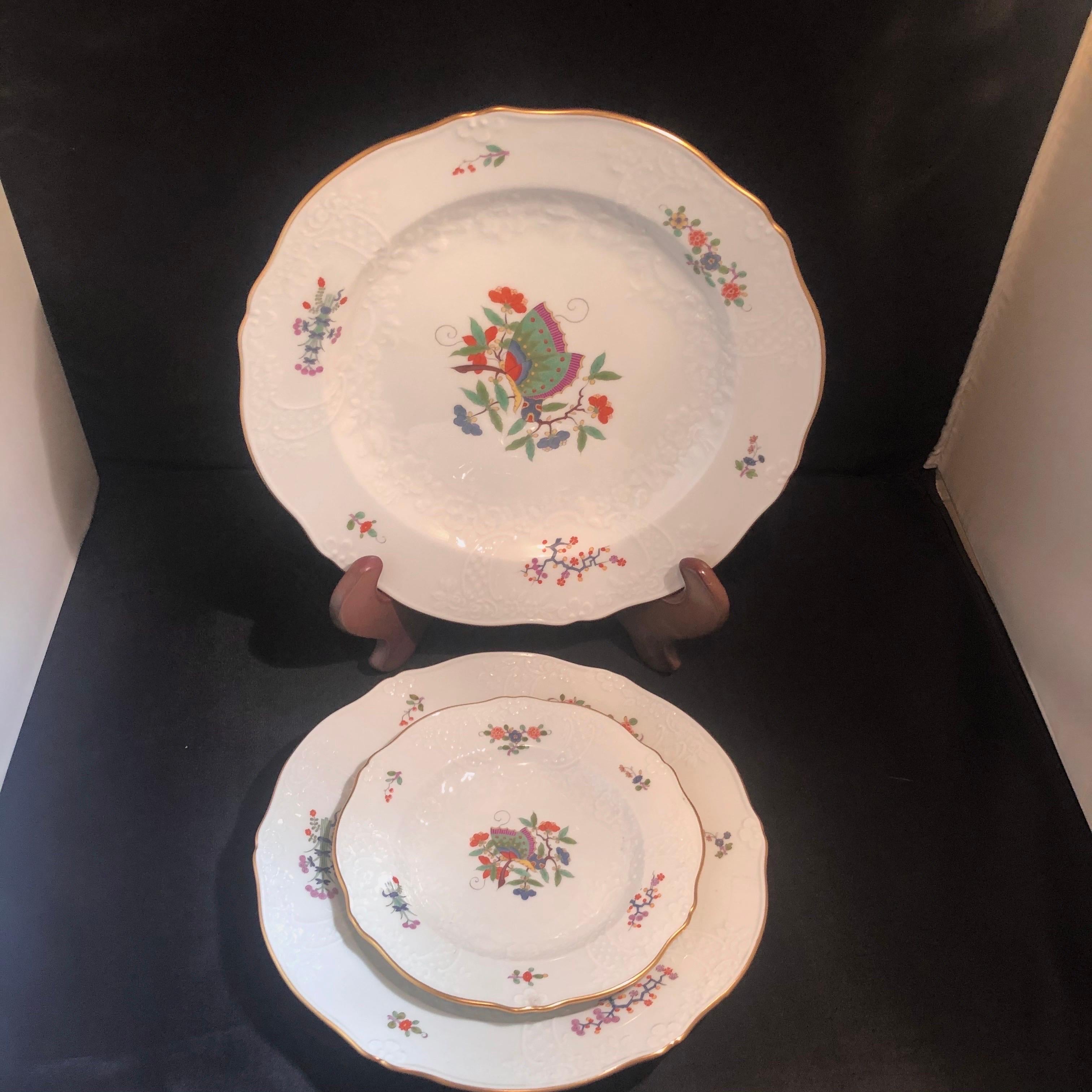 Hand-Painted Meissen Chinese Butterfly or Schmetterling Pattern Dinner Service