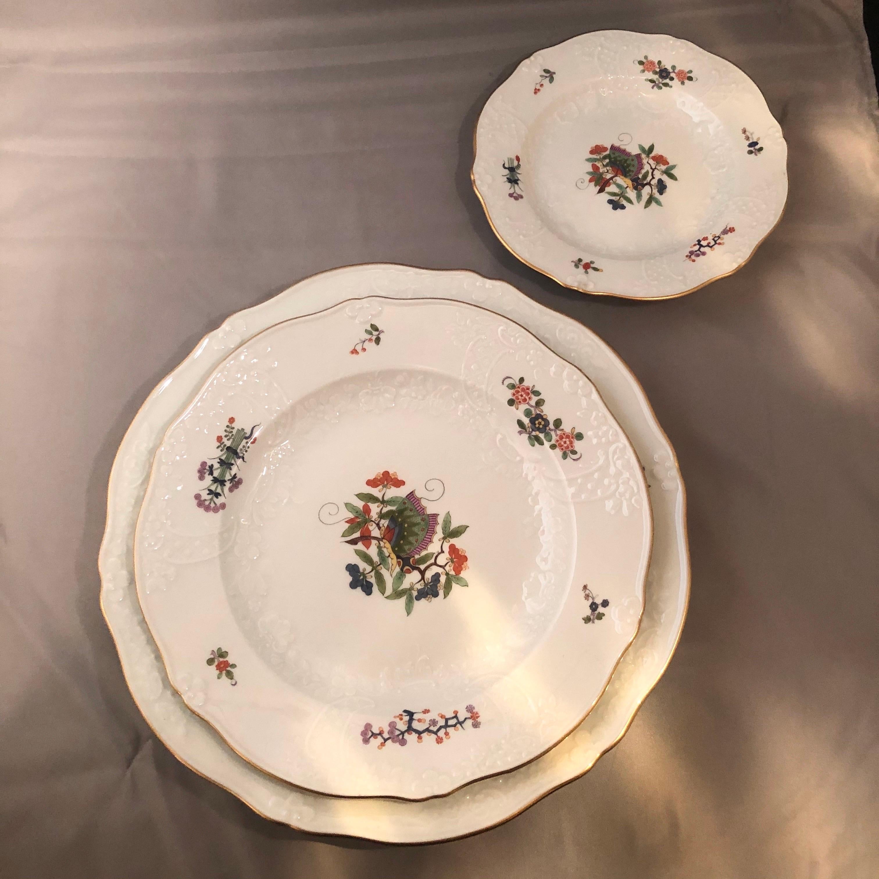 Meissen Chinese Butterfly or Schmetterling Pattern Dinner Service In Good Condition In Boston, MA