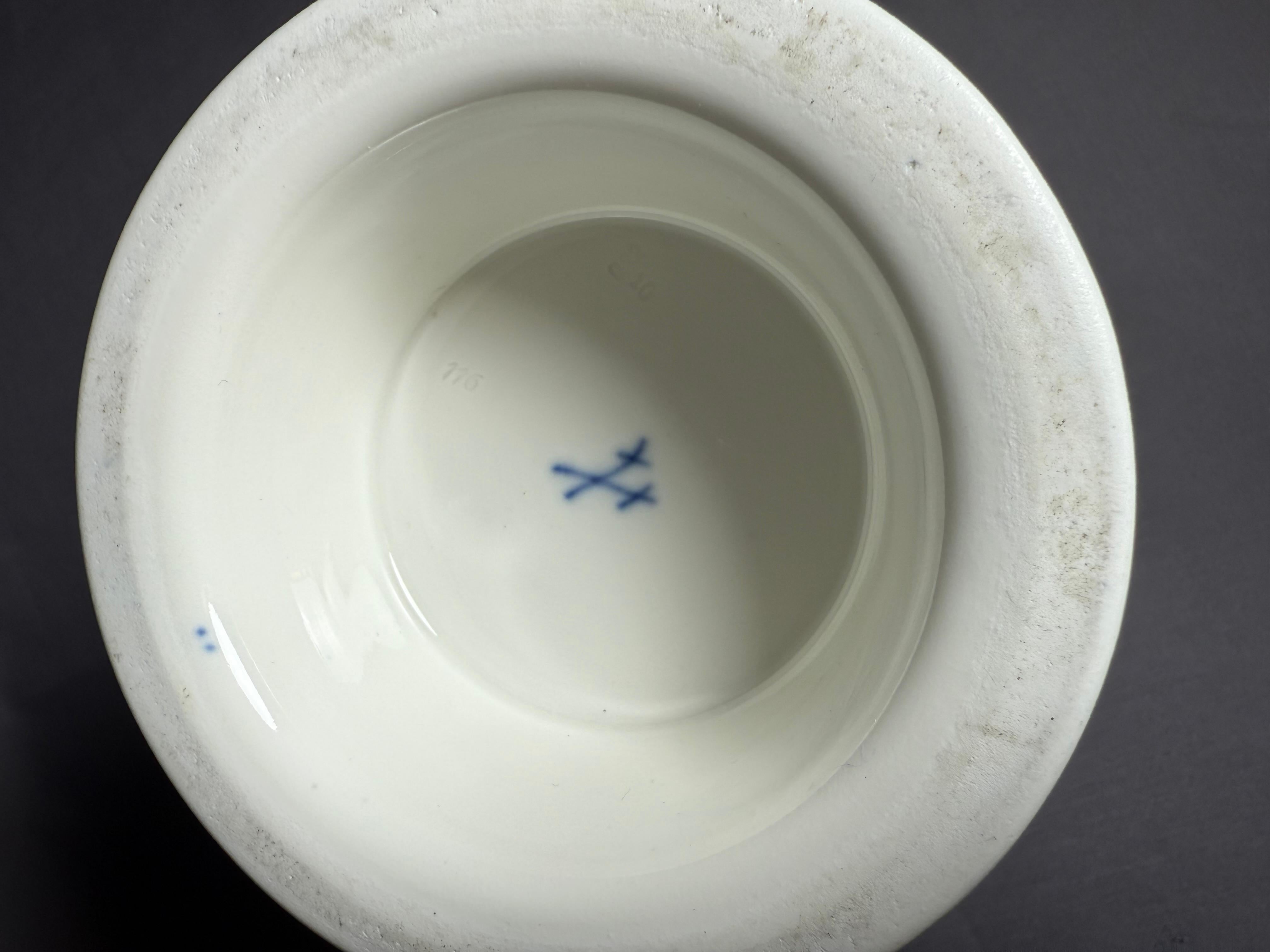Ramo de oro azul cobalto de Meissen Un vas grande, Siglo XX en venta 4