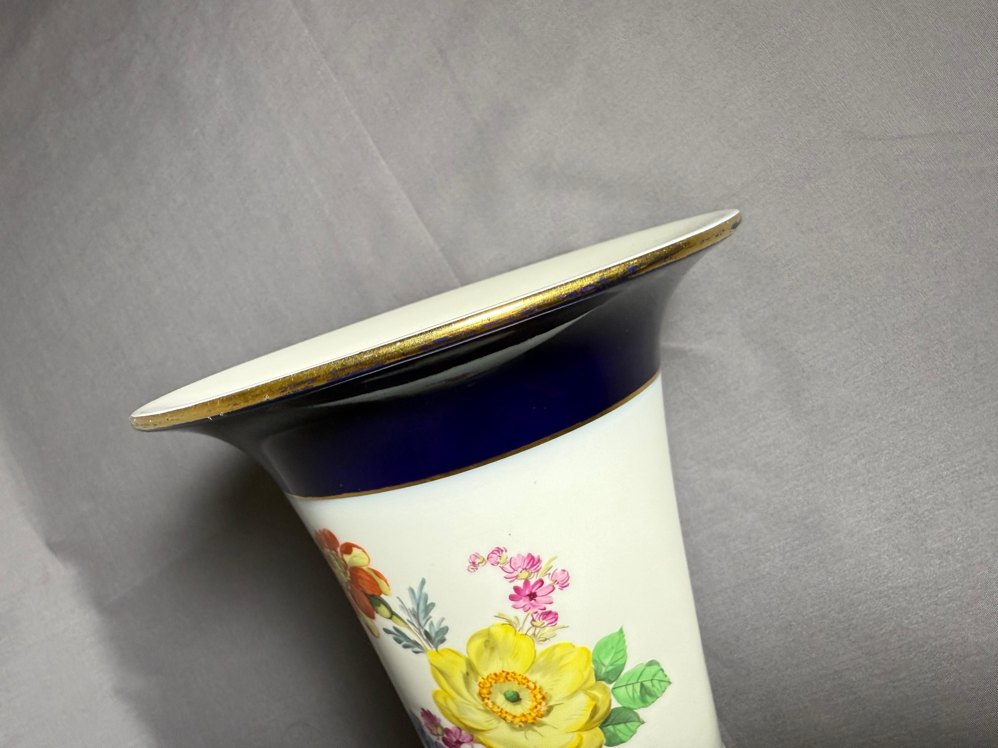 Ramo de oro azul cobalto de Meissen Un vas grande, Siglo XX siglo XX en venta