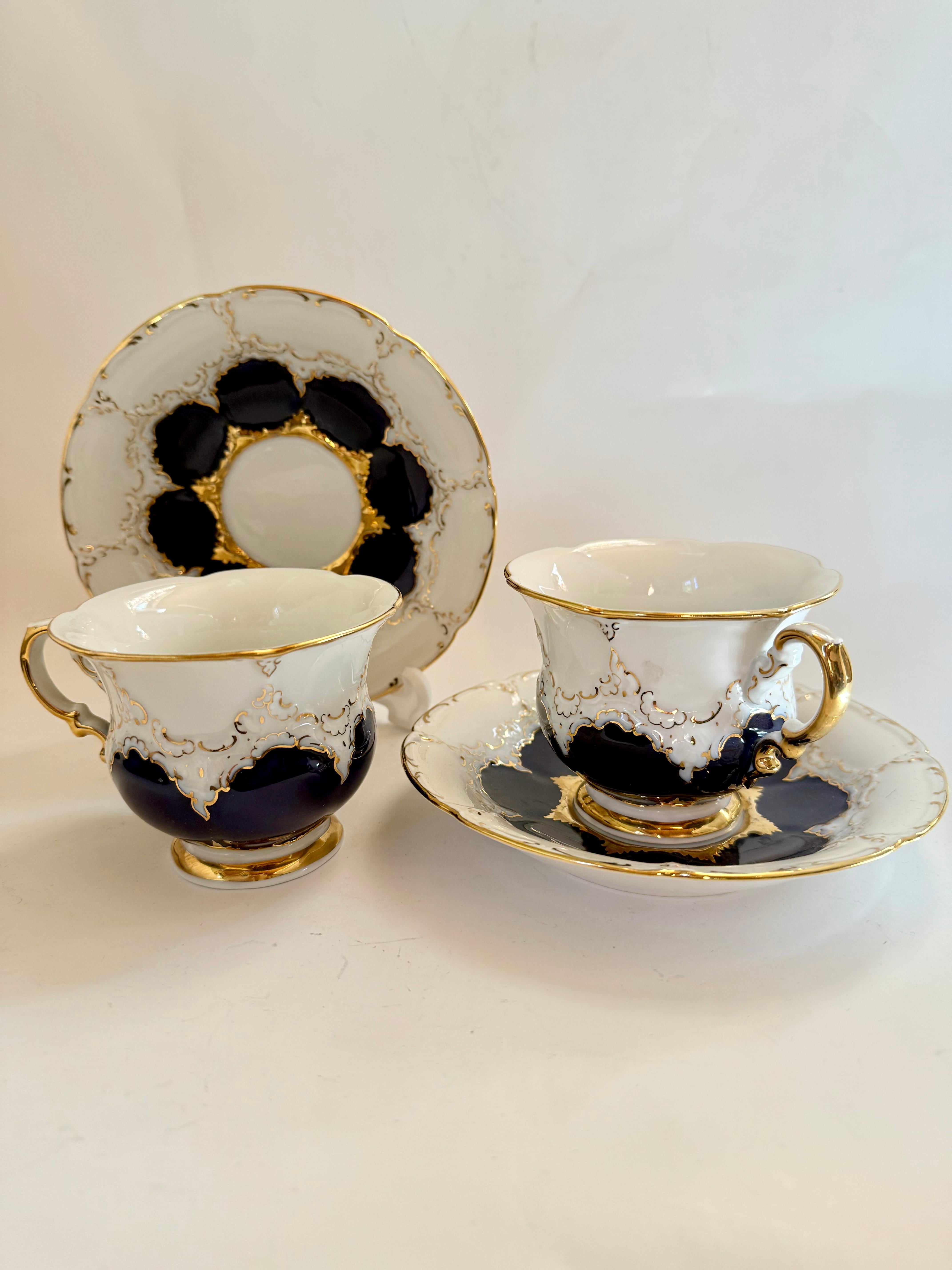 Meissener Kobaltgold 2 seltene vintage Teetassen mit Untertassen im Zustand „Gut“ in Uppsala , SE