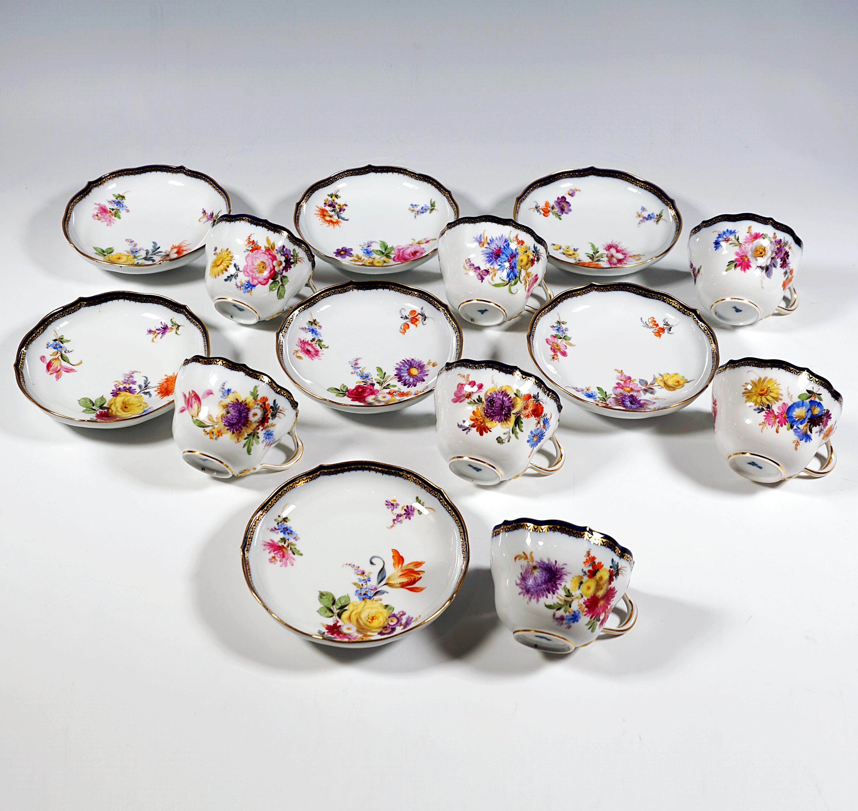 Fatto a mano Set da caffè e da dessert di Meissen per 7 persone, bouquet, bordo blu e oro, 1860 ca. 1860 in vendita