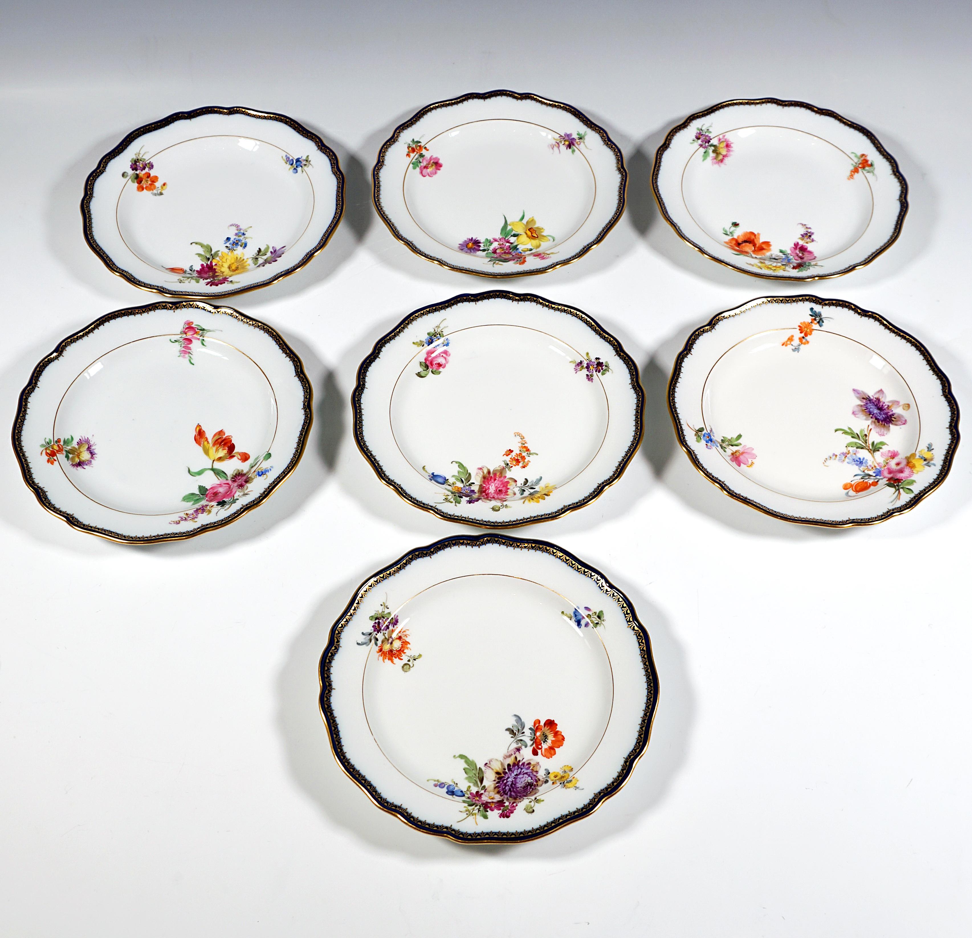 XIX secolo Set da caffè e da dessert di Meissen per 7 persone, bouquet, bordo blu e oro, 1860 ca. 1860 in vendita