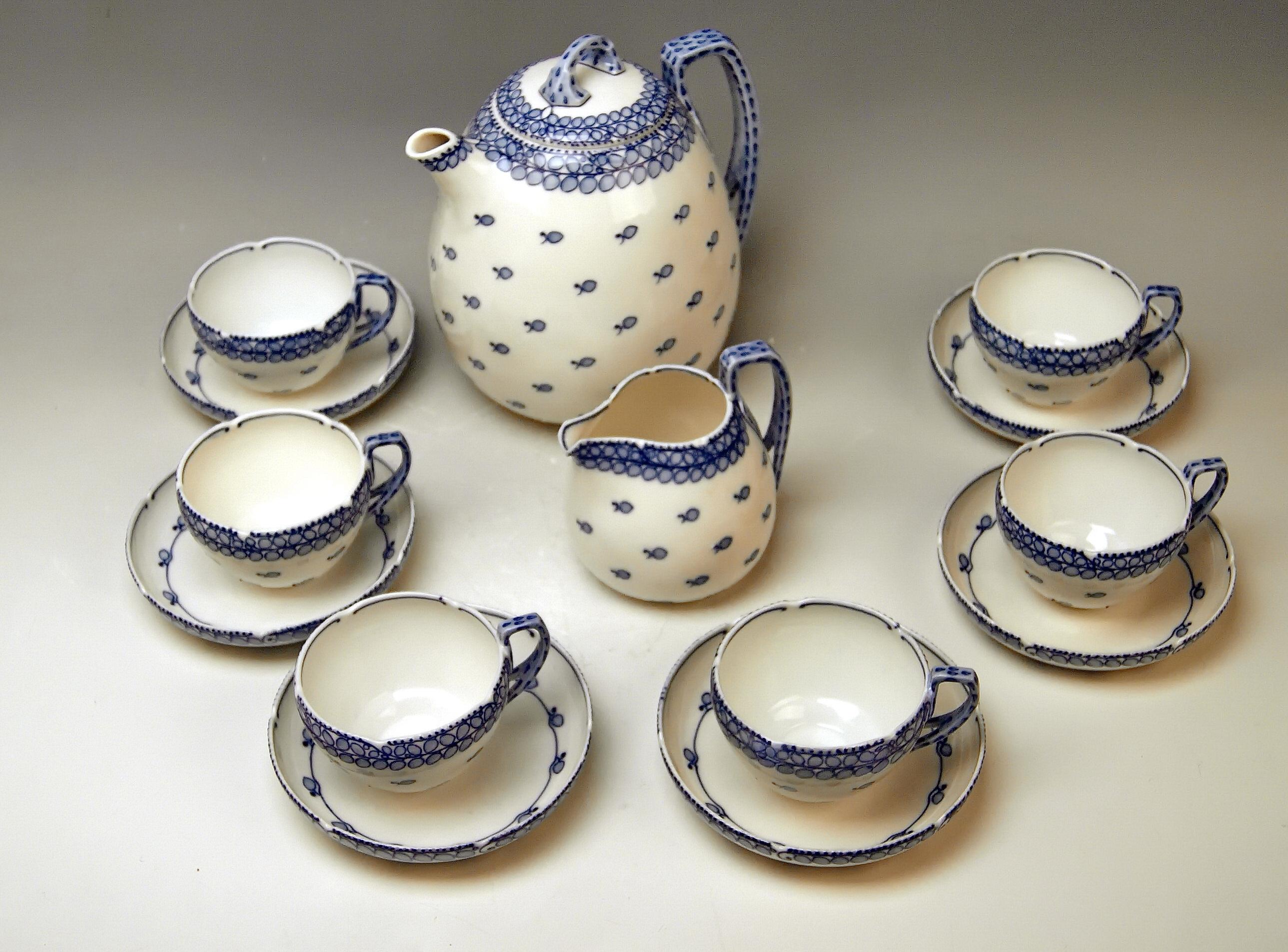 We invite you here to look at a splendid as well as rare Meissen coffee set:
White porcelain, decorated with stylized tendrils and leaves = cobalt blue shaded / underglazed. 
DECOR SO-SAID 