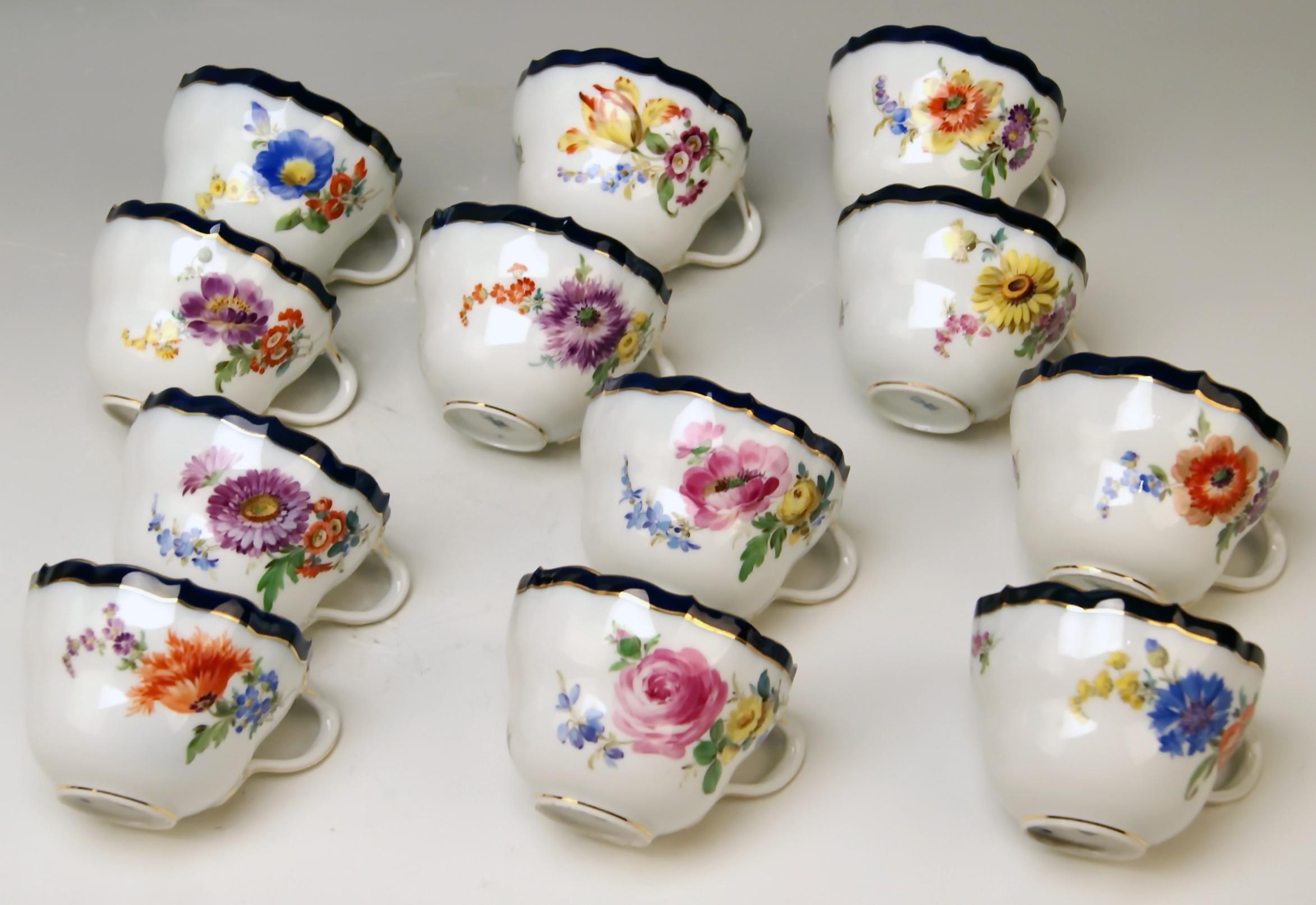 Porcelain Meissen Coffee Set Bouquet Nr. 051110 12 Persons Pfeiffer Period 1924-1934 For Sale