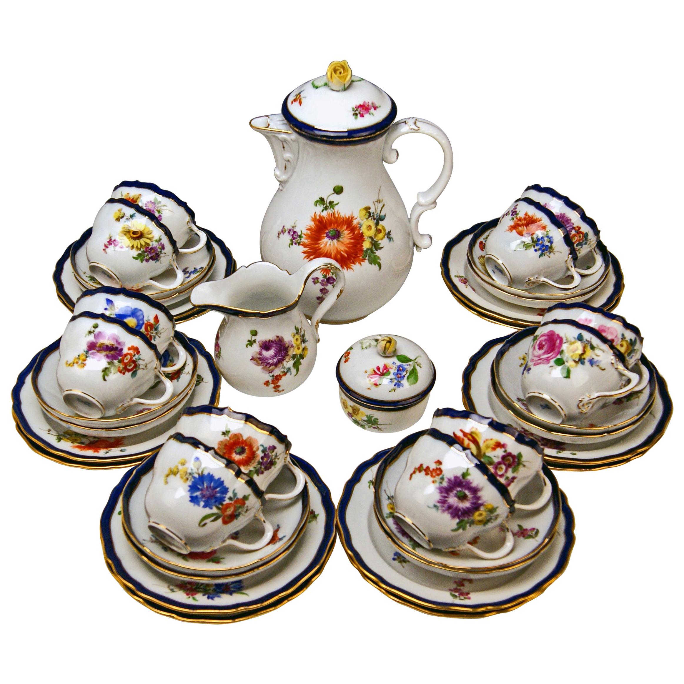 Meissen Coffee Set Bouquet Nr. 051110 12 Persons Pfeiffer Period 1924-1934 For Sale