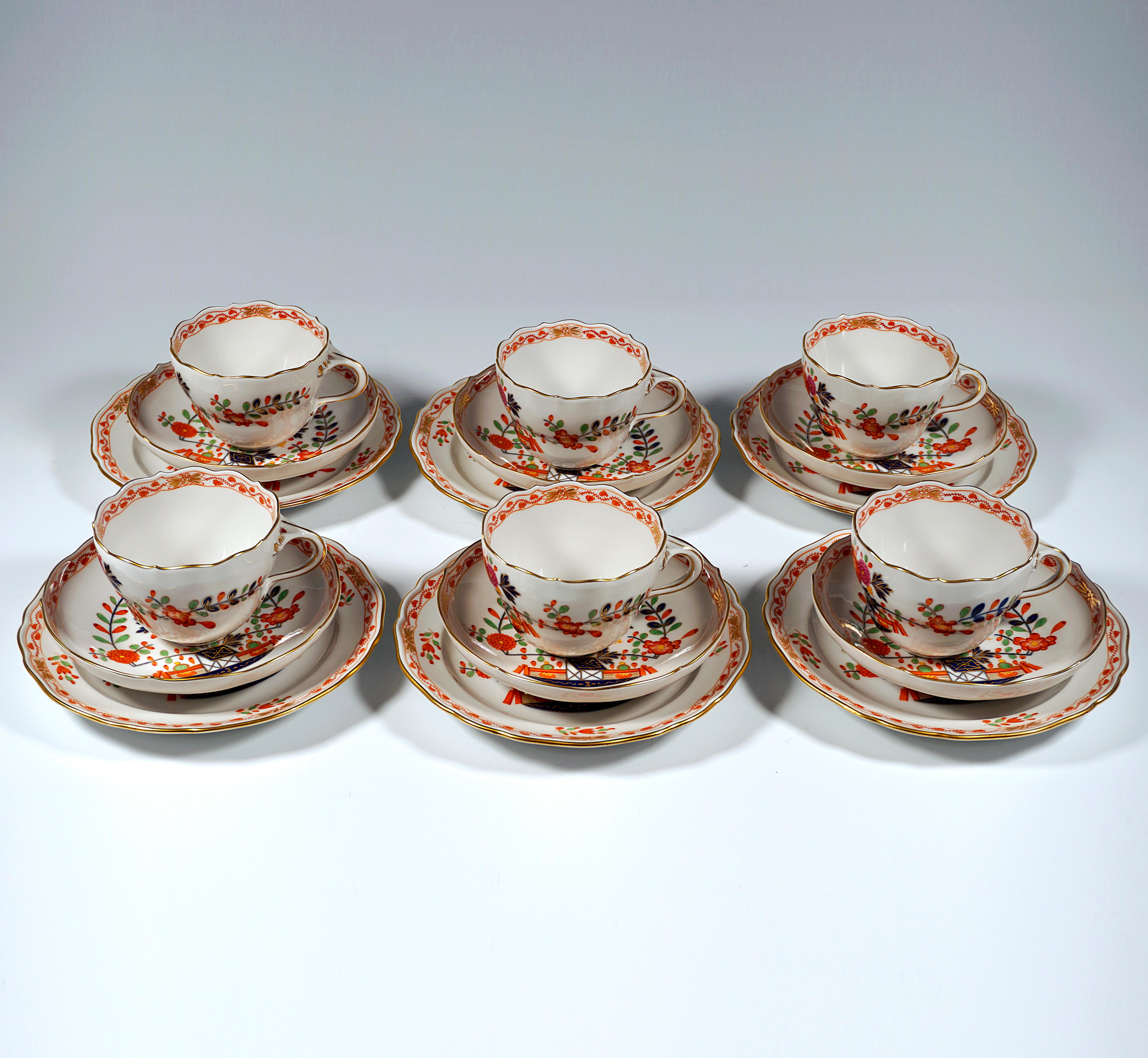 Hand-Crafted Meissen Coffee & Tea Set For 6 People, Indian Flowers Coloured & Gold, 20th C. For Sale