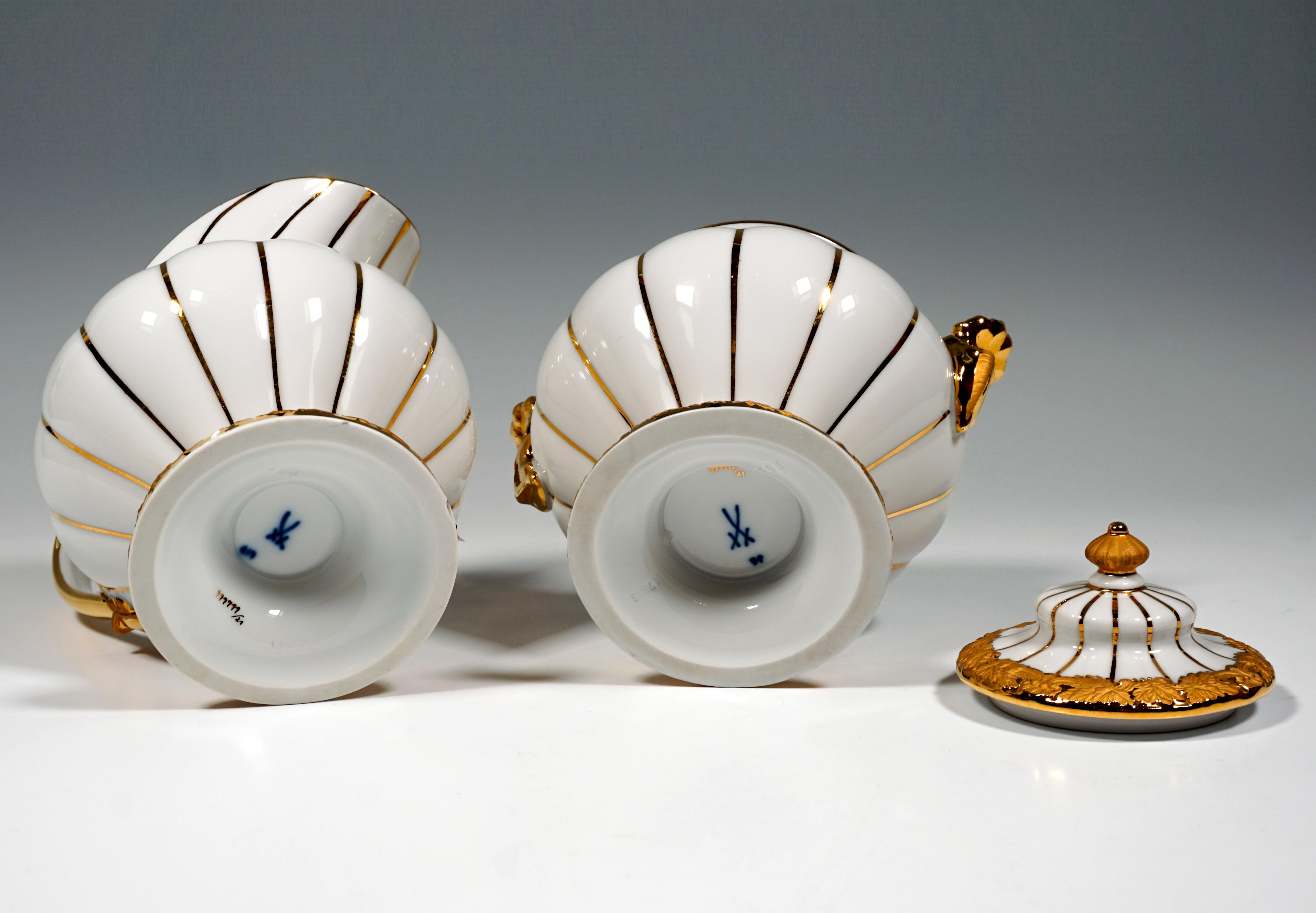 Meissen Coffee & Tea Set For 6 Persons, X-Shape, With Elaborate Gold Decor In Good Condition In Vienna, AT