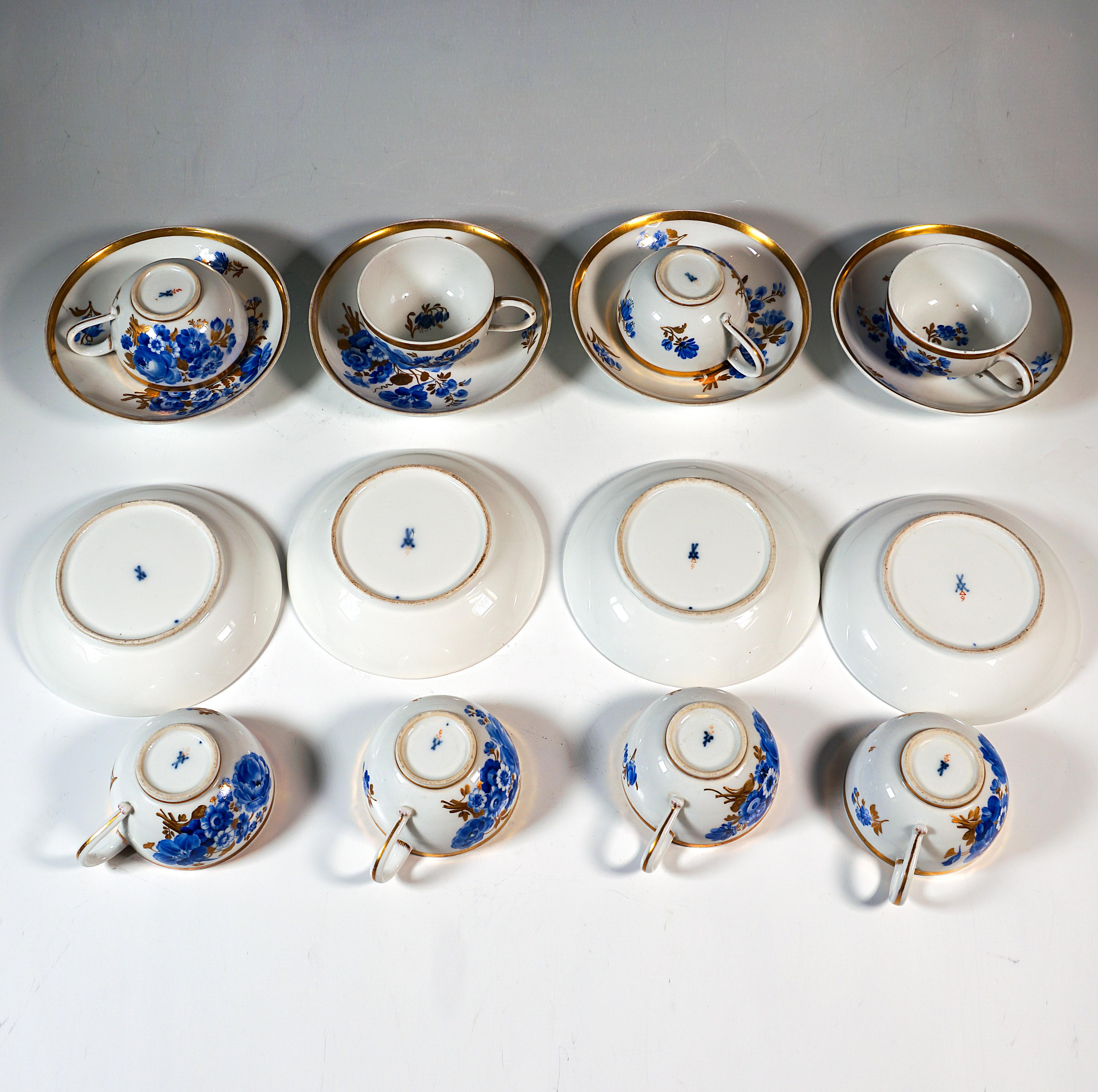 Service à café et à thé pour 8 personnes de Meissen Peinture Bouquet Cobalt et Or Début 19ème en vente 1
