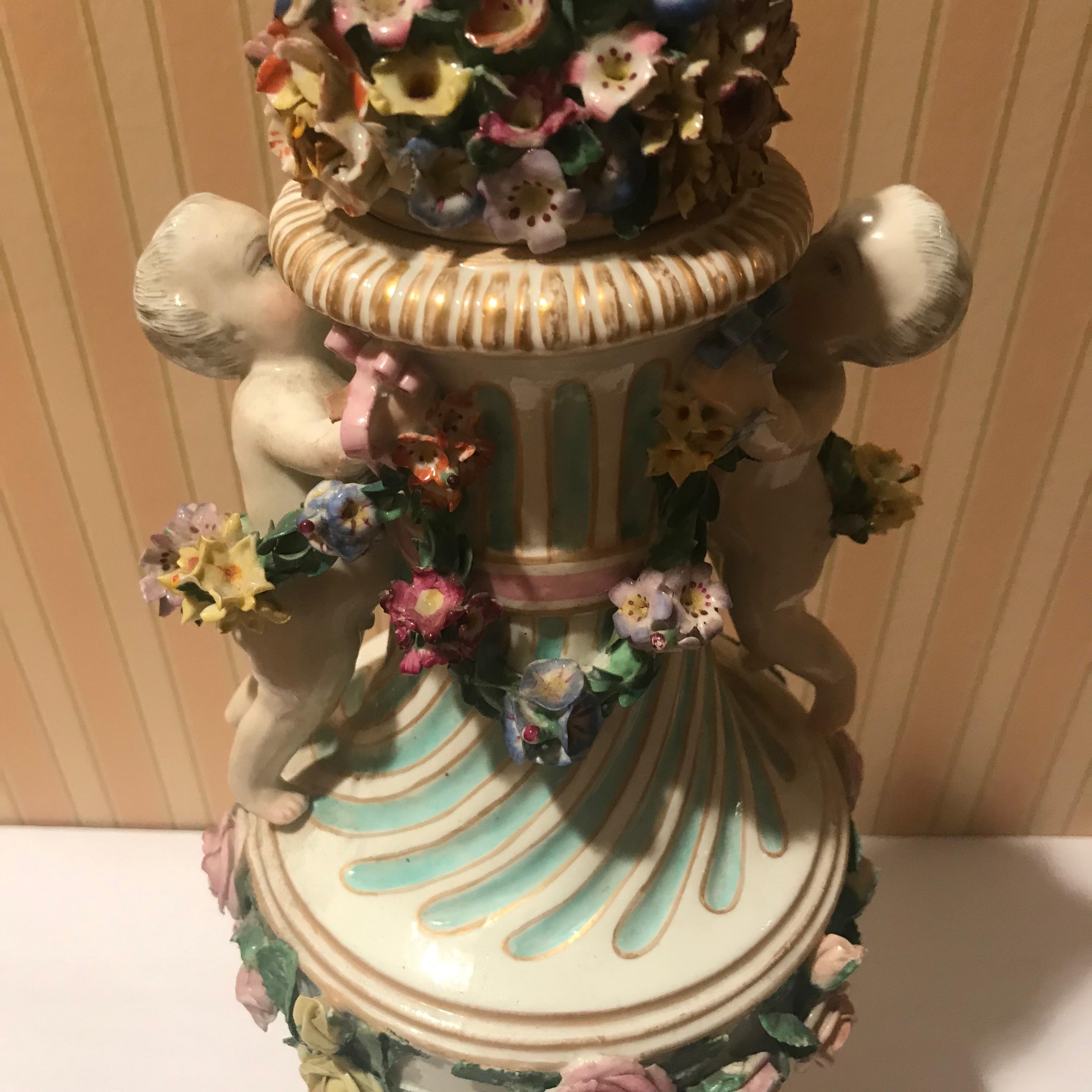 Meissen Covered Figural Vase, 1774-1815 B In Excellent Condition For Sale In Washington Crossing, PA