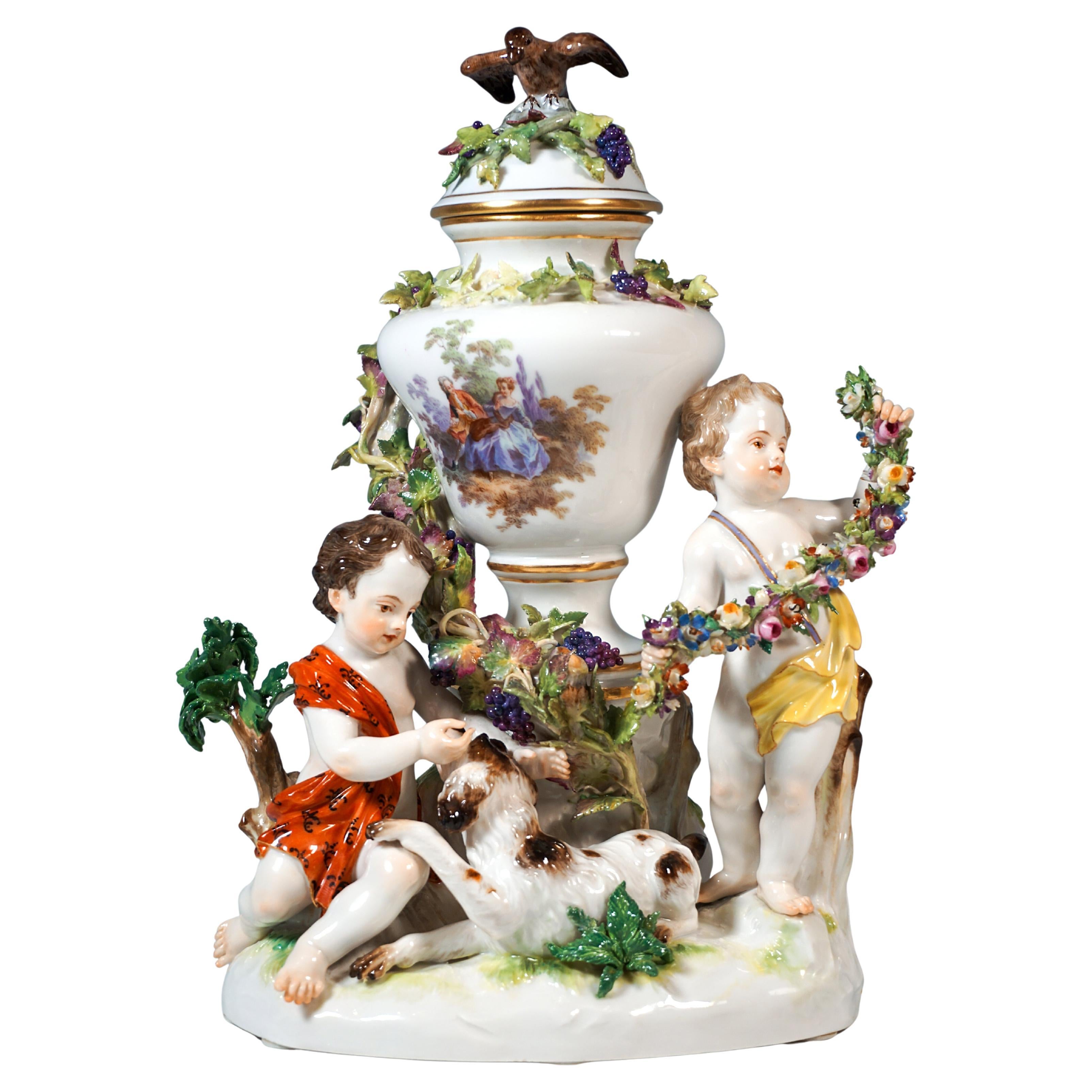 Meissener Amor-Gruppe mit Hund und Potpourri, von J.J. Kaendler, Deutschland, um 1870 im Angebot