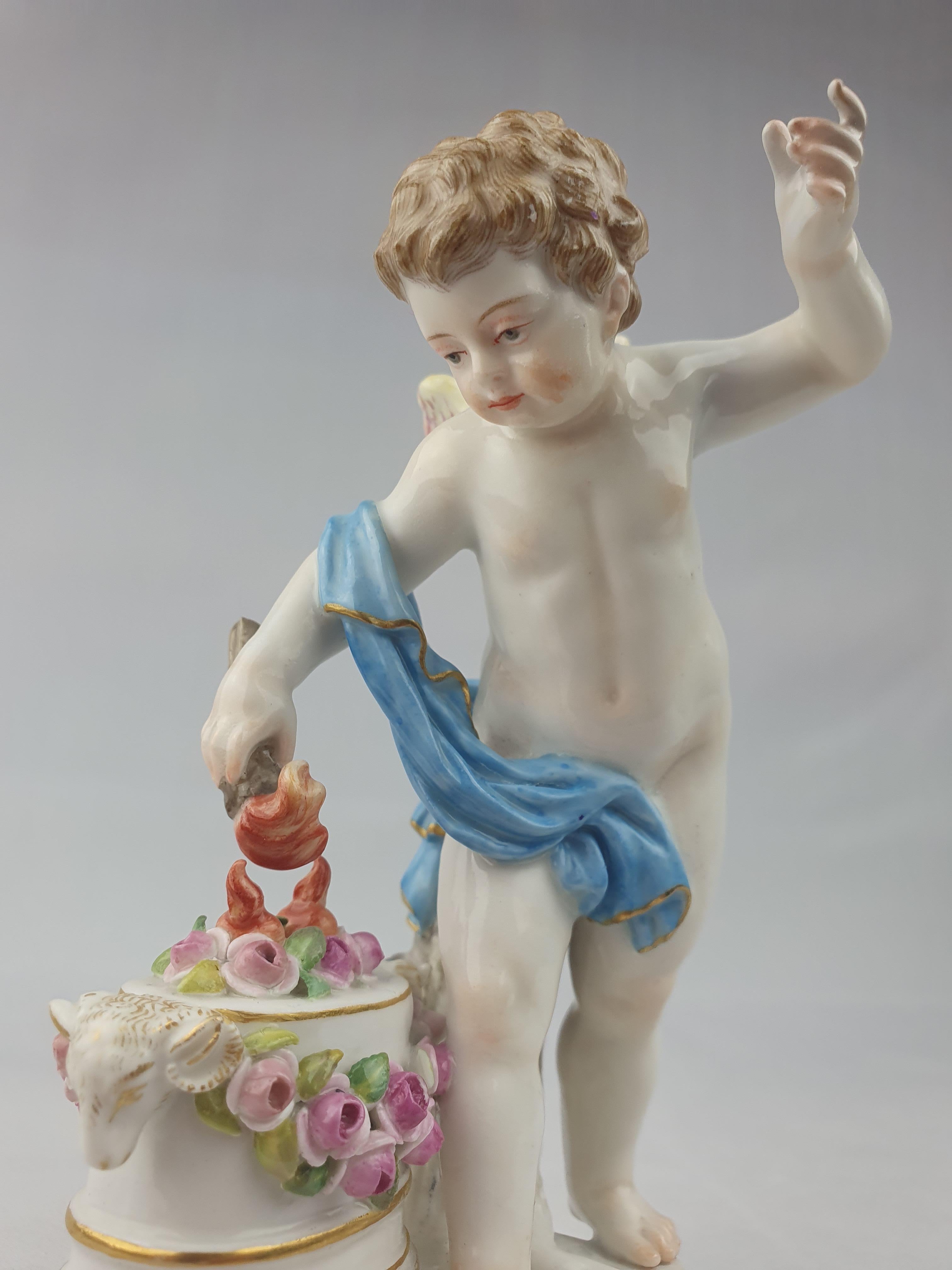 Hand-Painted Meissen Cupid Lighting Hearts with Flame ‘Je Les Enflamme’ For Sale