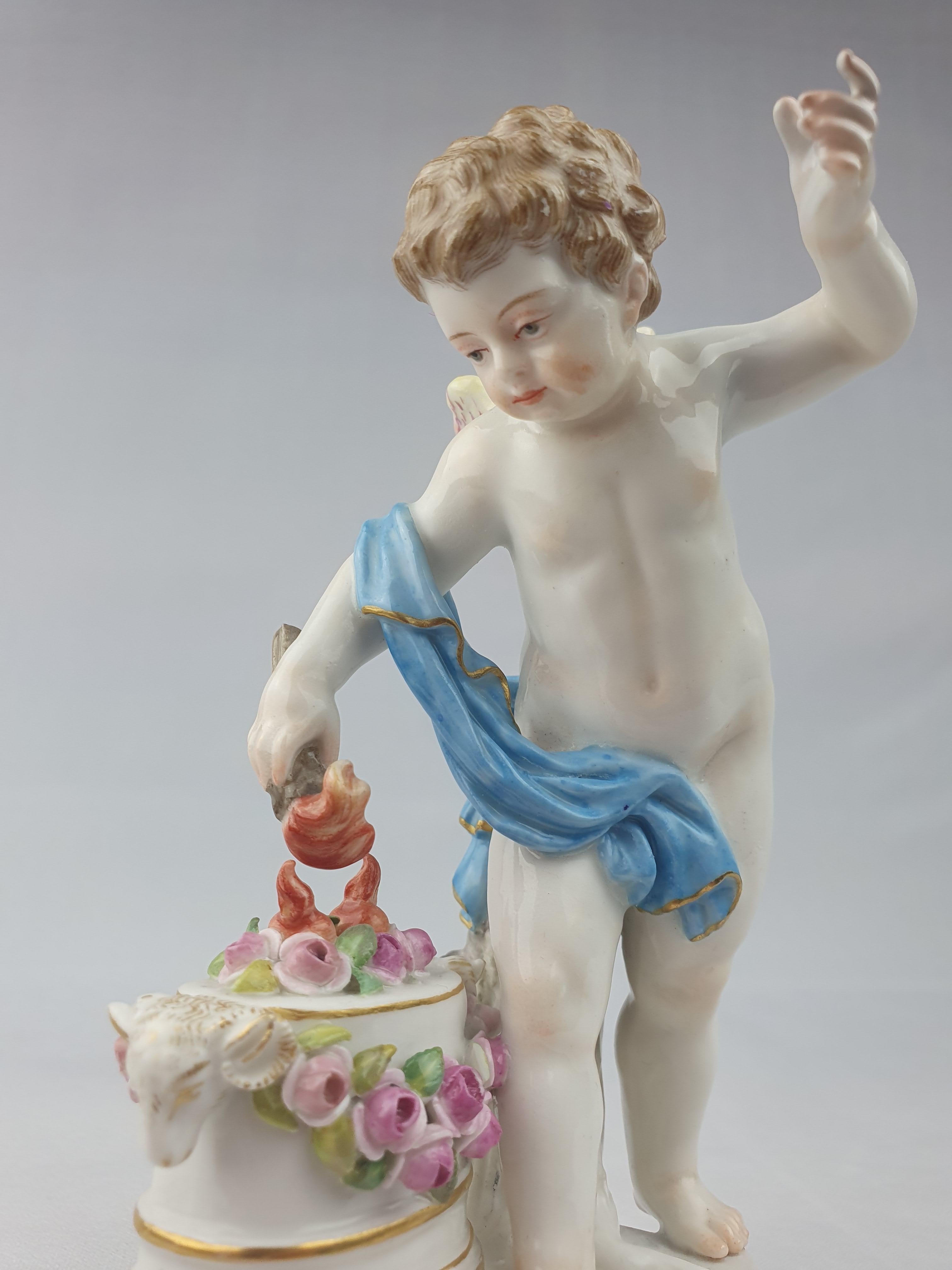 Meissen Cupid Lighting Hearts with Flame ‘Je Les Enflamme’ In Good Condition For Sale In Altrincham, GB