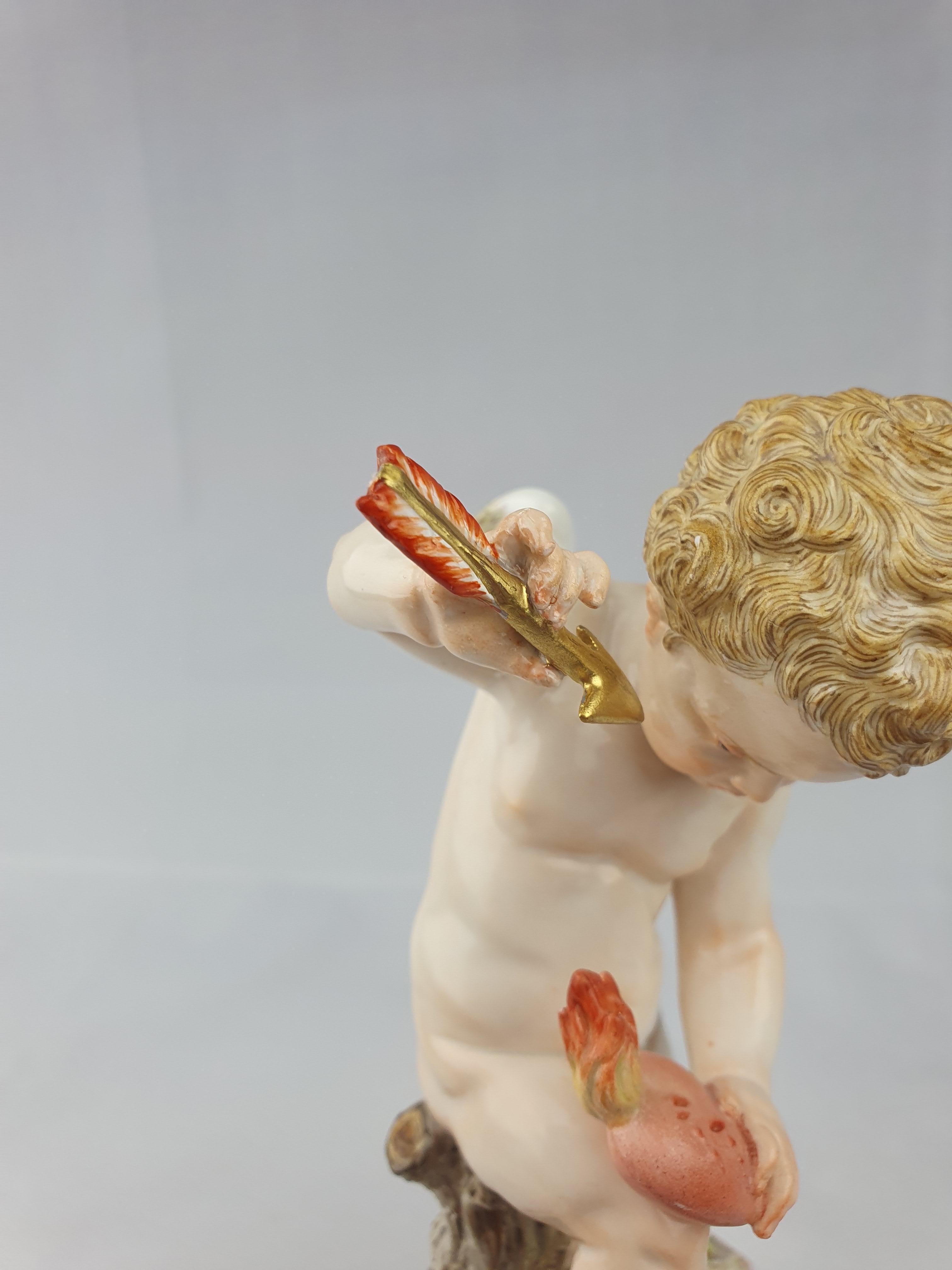 Meissen Cupid Stabbing Heart with Arrow In Good Condition For Sale In Altrincham, GB