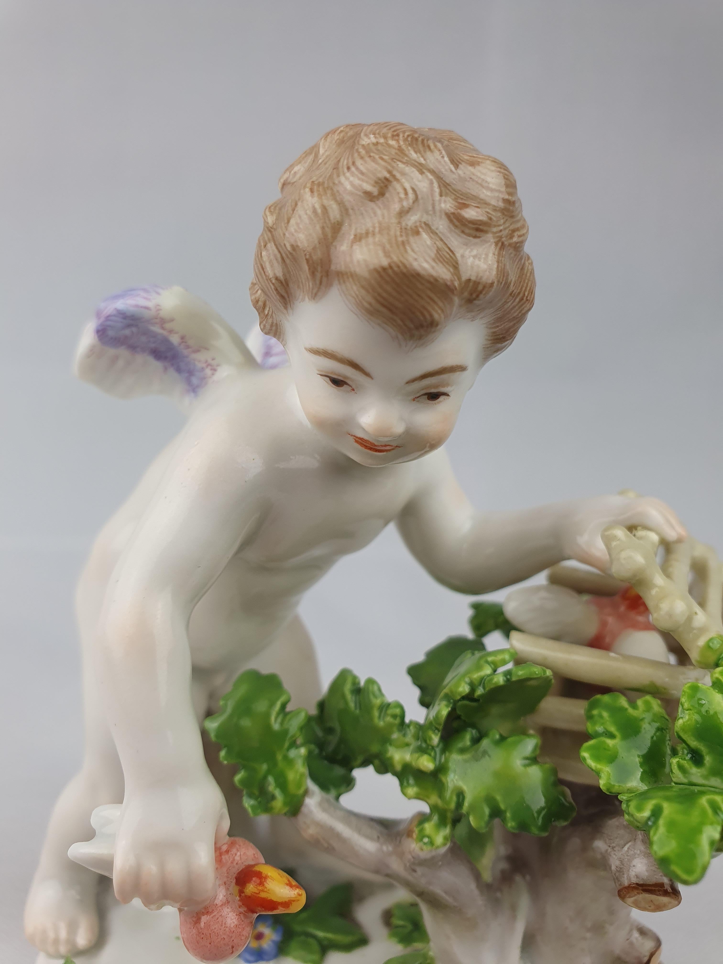 Meissen Cupid with Flaming Heart In Good Condition For Sale In Altrincham, GB