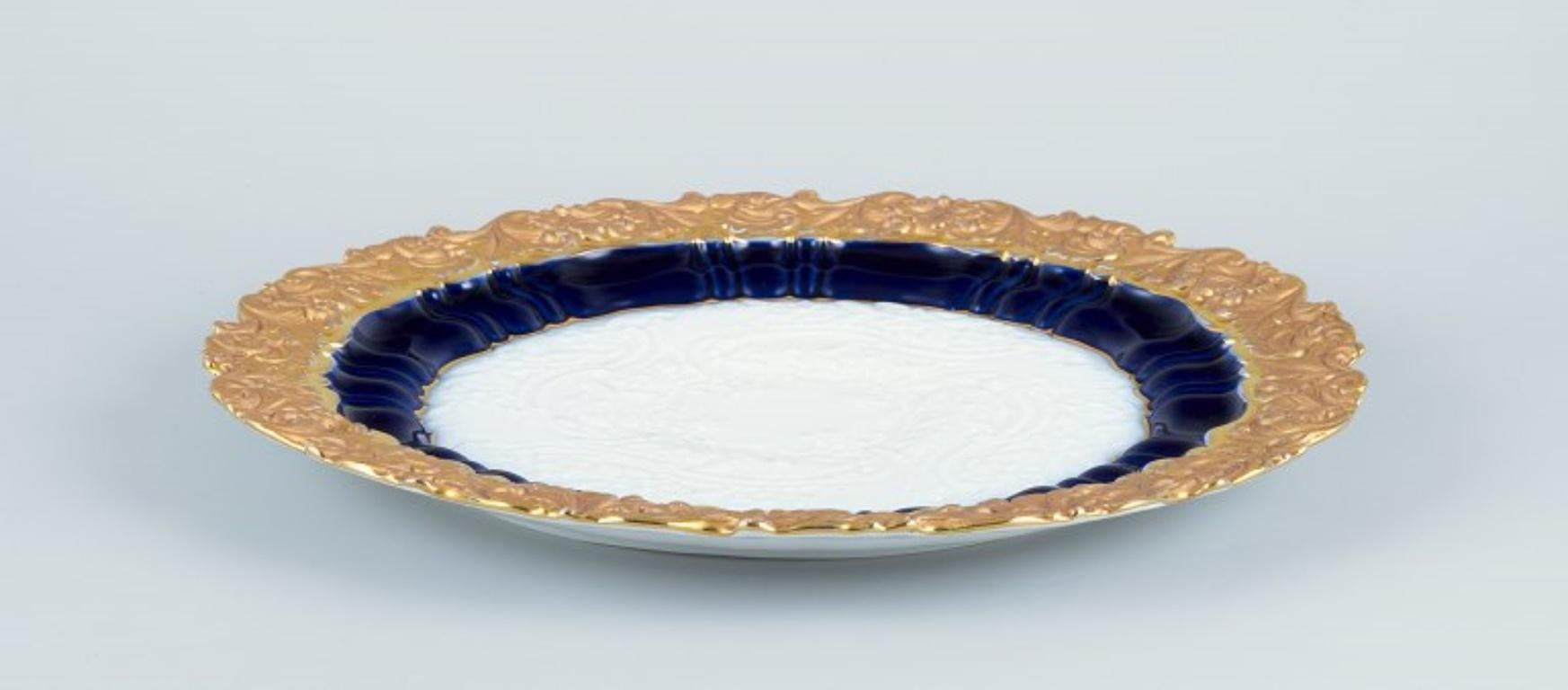 Les produits d'occasion sont exonérés de droits d'importation pour les clients américains. 
Par conséquent, aucun droit d'importation ne s'appliquera à votre achat.

Meissen, Allemagne. Assiette décorative en porcelaine, décorée en glaçure bleu
