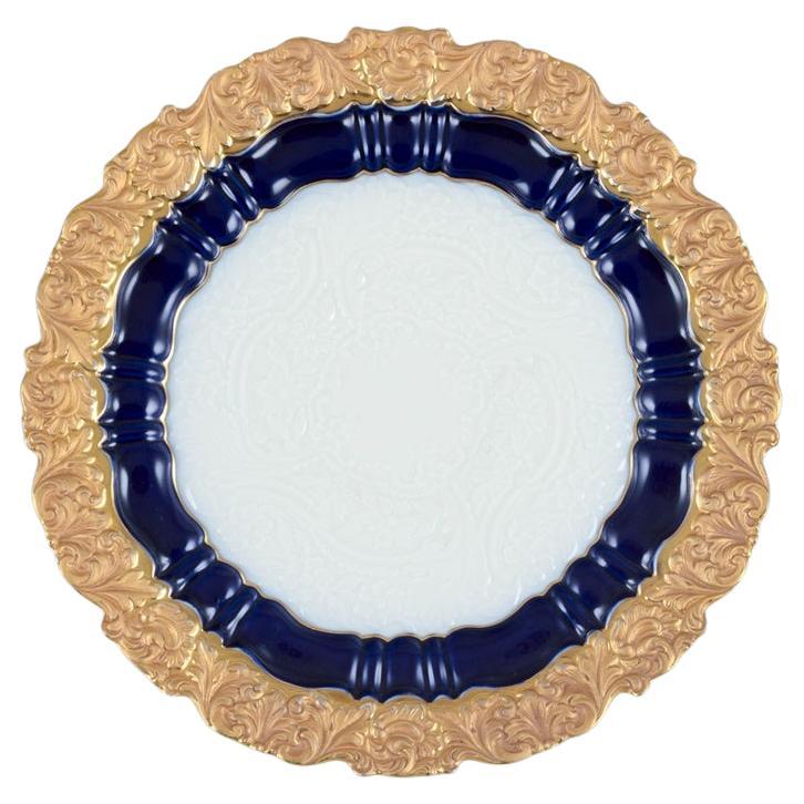 Meissen. Assiette décorative en porcelaine à glaçure bleu cobalt et or en vente