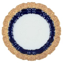 Meissen. Assiette décorative en porcelaine à glaçure bleu cobalt et or