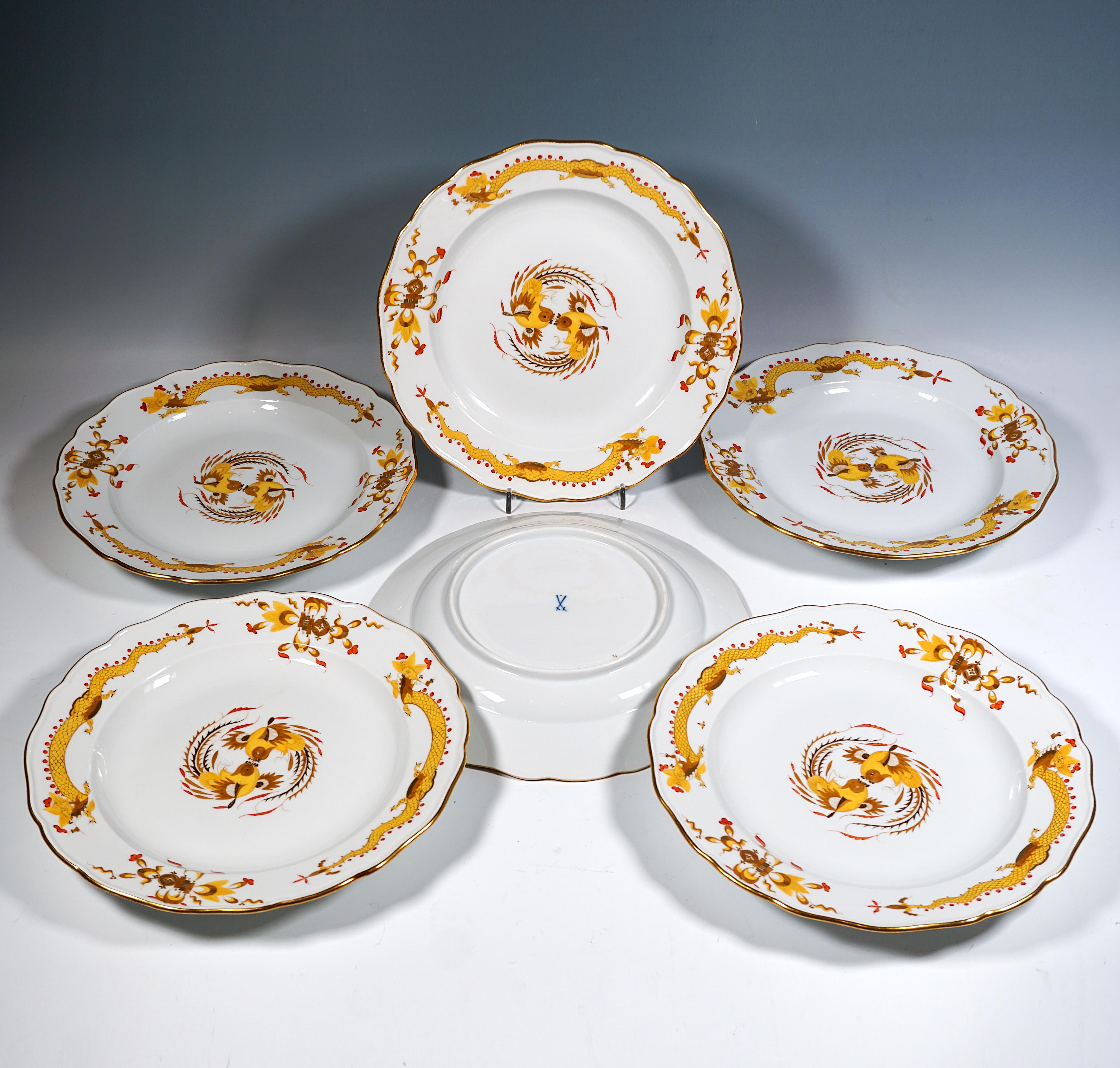 Fait main Service de table Meissen pour 6 personnes, dragon jaune riche avec rouge et or, 1924-34 en vente