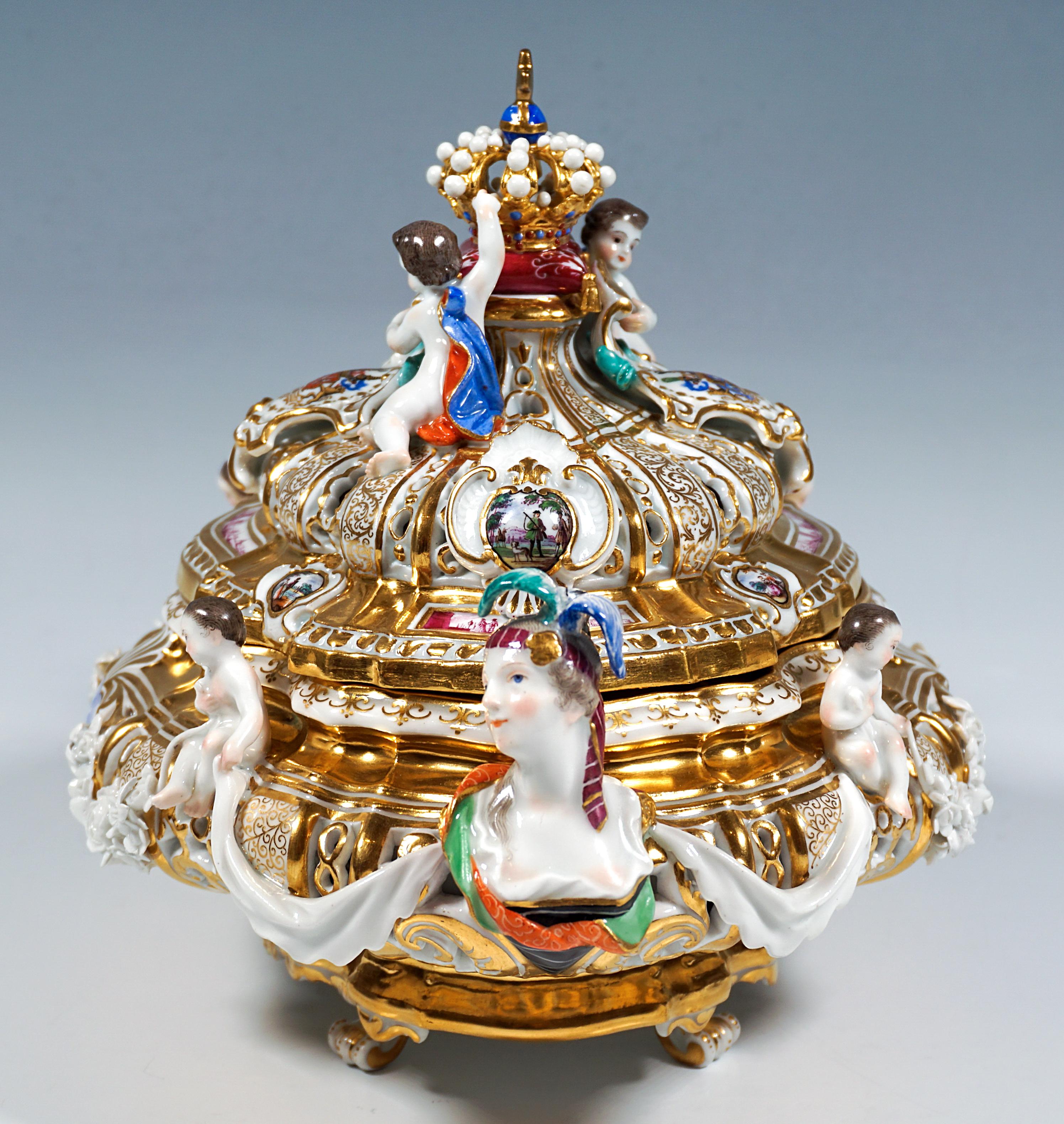 Conçu pour l'épouse d'Auguste III, Marie-Joseph d'Autriche (1699 Vienne - 1757 Dresde), électrice de Saxe et reine de Pologne depuis 1733, ici doté des 