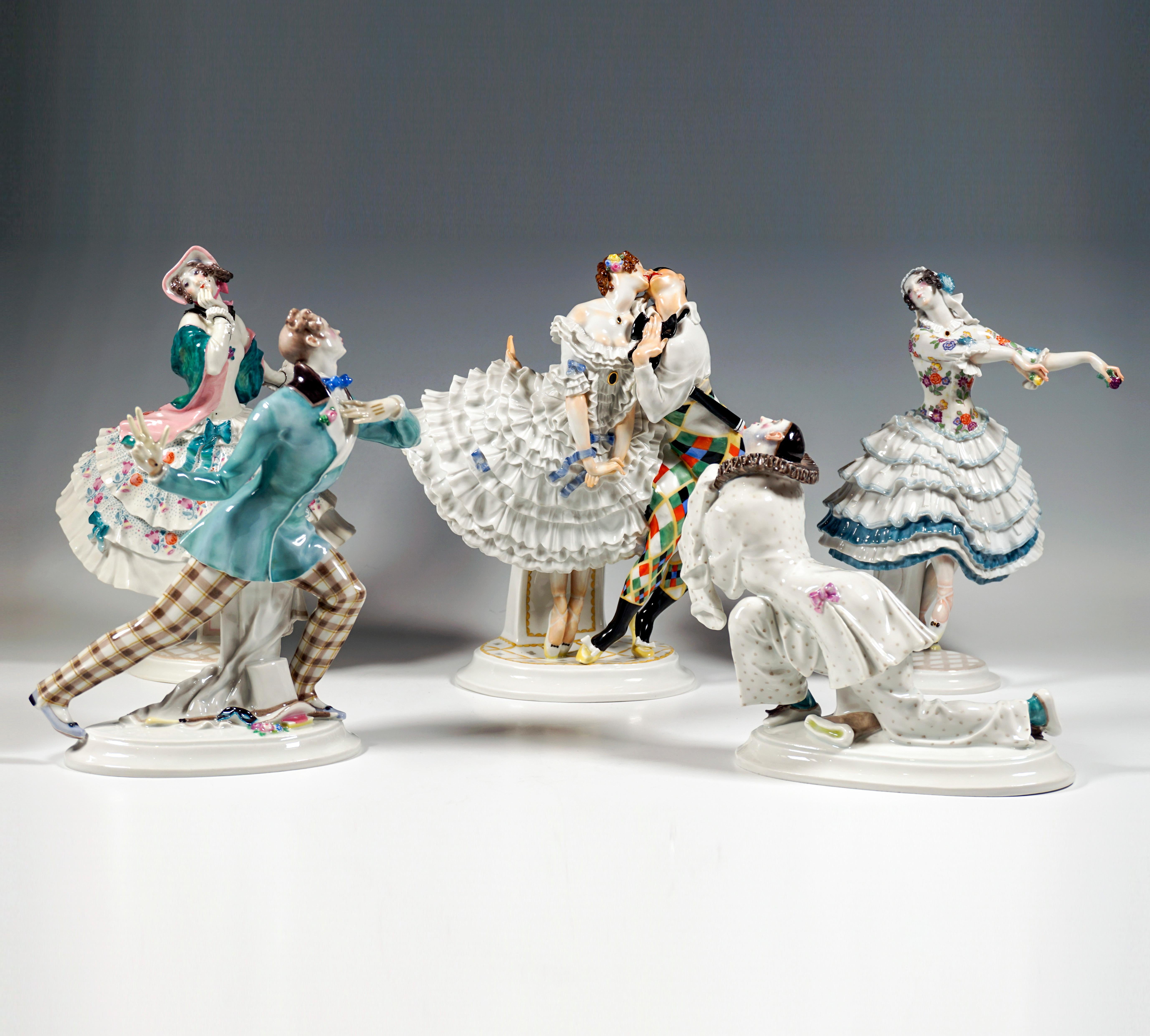 Ensemble de figurines en porcelaine de Meissen :

ARLEQUIN ET ANCOLIE
Couple de danseurs représentant les figures de l'Arlequin et de la Colombine : Danseuse en équilibre sur ses orteils dans une robe à crinoline élaborée au décolleté plongeant, ses