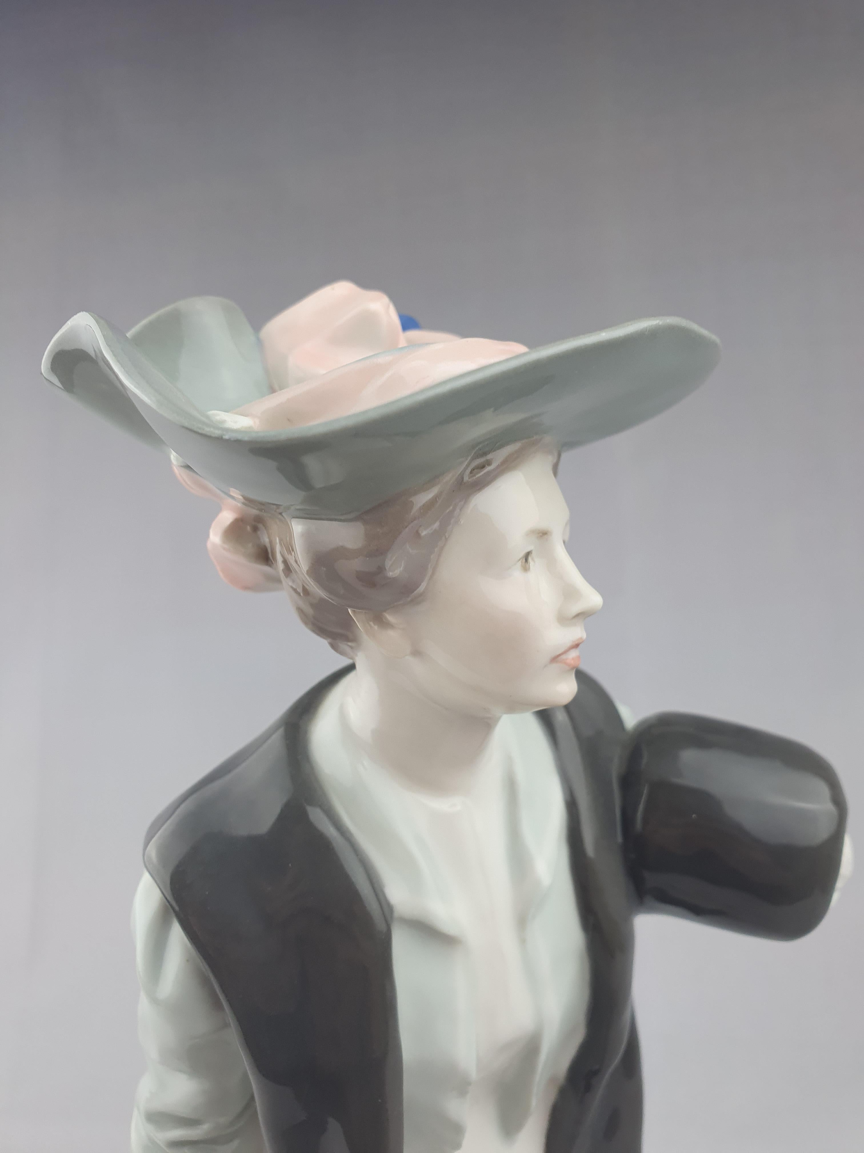 Porcelain Meissen Fashionable Lady with Muff in Hand For Sale
