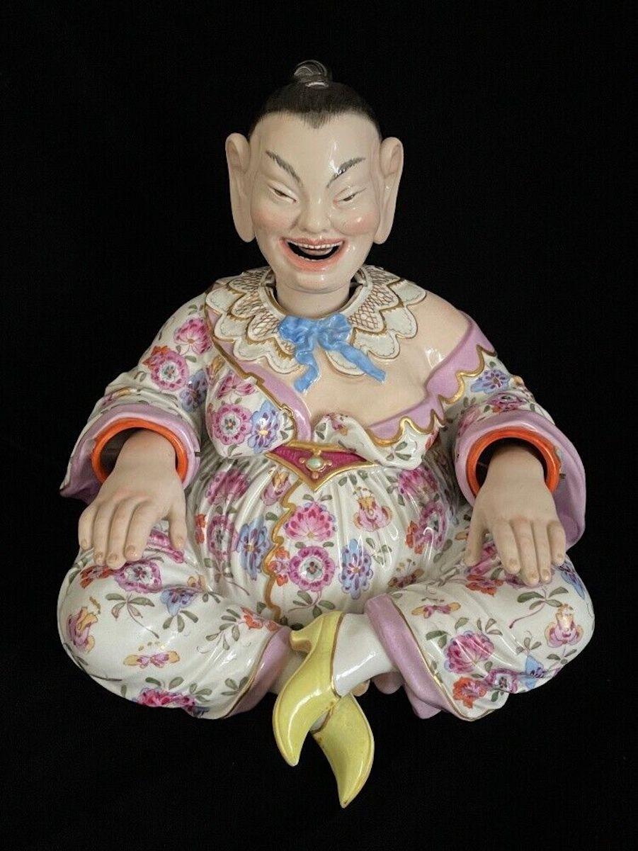 First designed by Johann Joachim Kaendler for Meissen. This piece is made in the late 19th century. Very detailed painting with intense colours. The wiggling mechanism for head, hands and tongue works perfectly. A beautiful piece in perfect