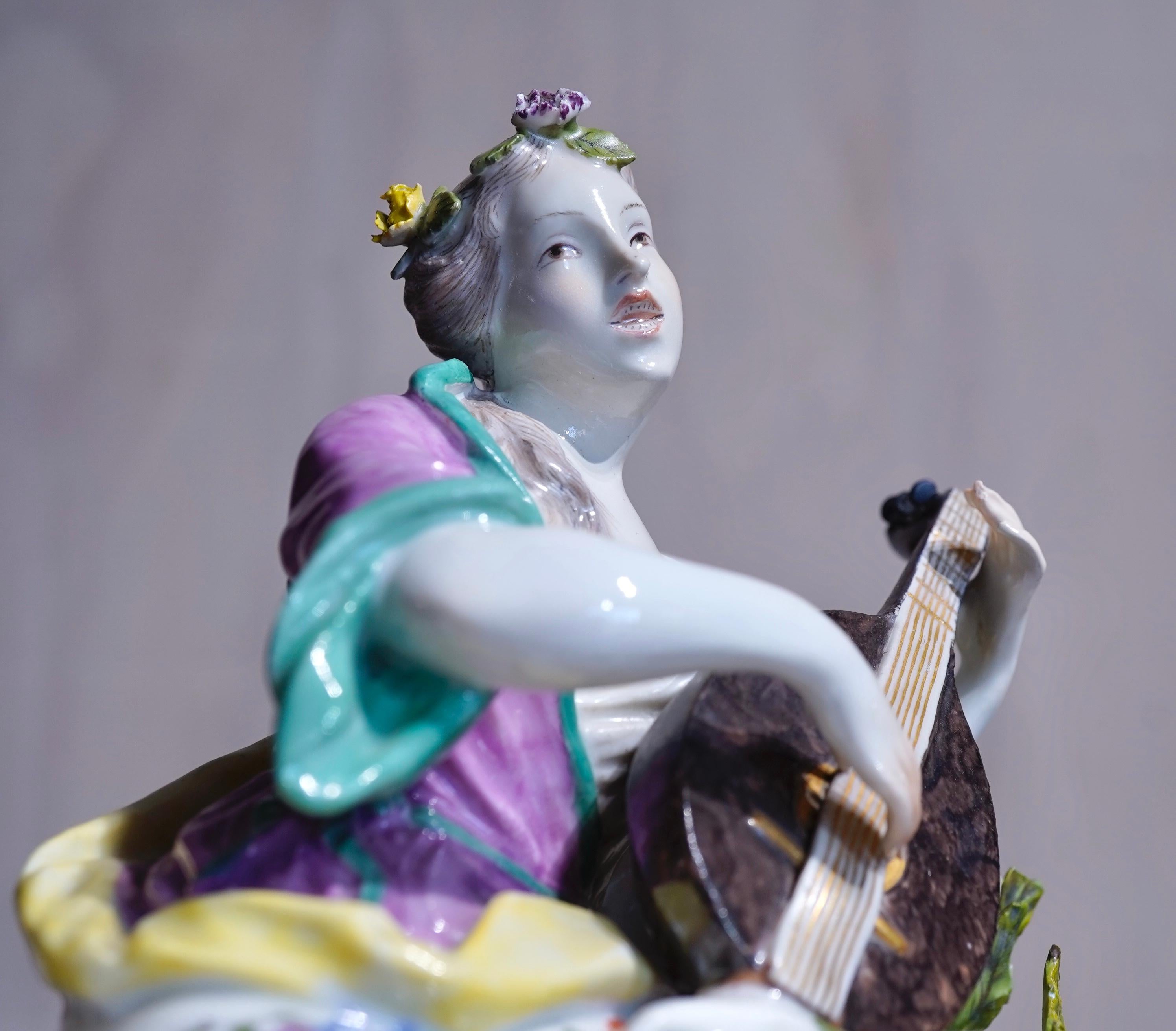 Porcelain Meissen Figure of the Muse Terpsichore, by Kaendler, circa 1745 For Sale
