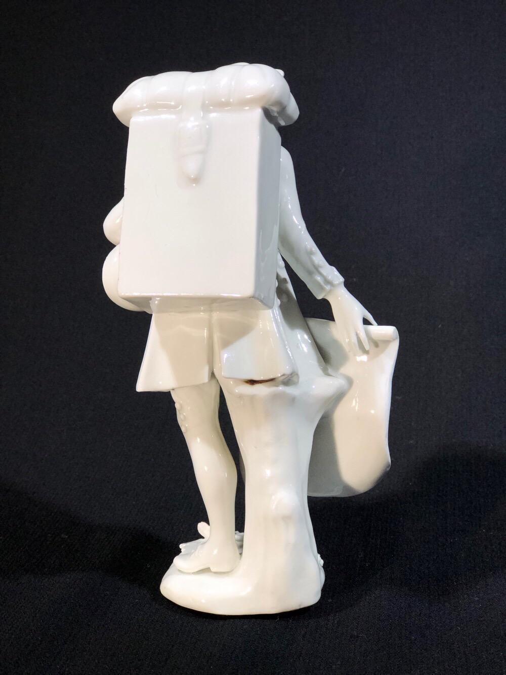 Meissen Figure of the ‘Print Seller’, in the White, circa 1750 For Sale 4